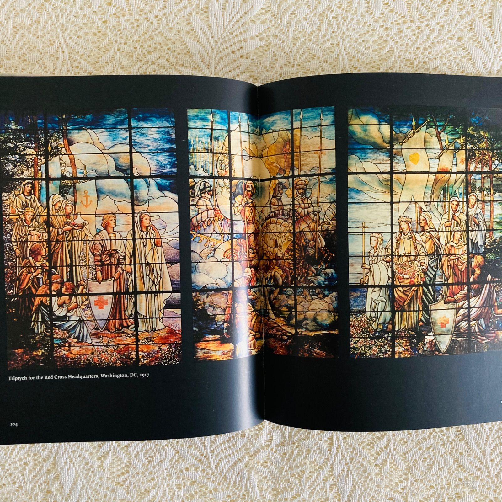 Louis Comfort Tiffany ティファニー作品集 ステンドグラスとランプ