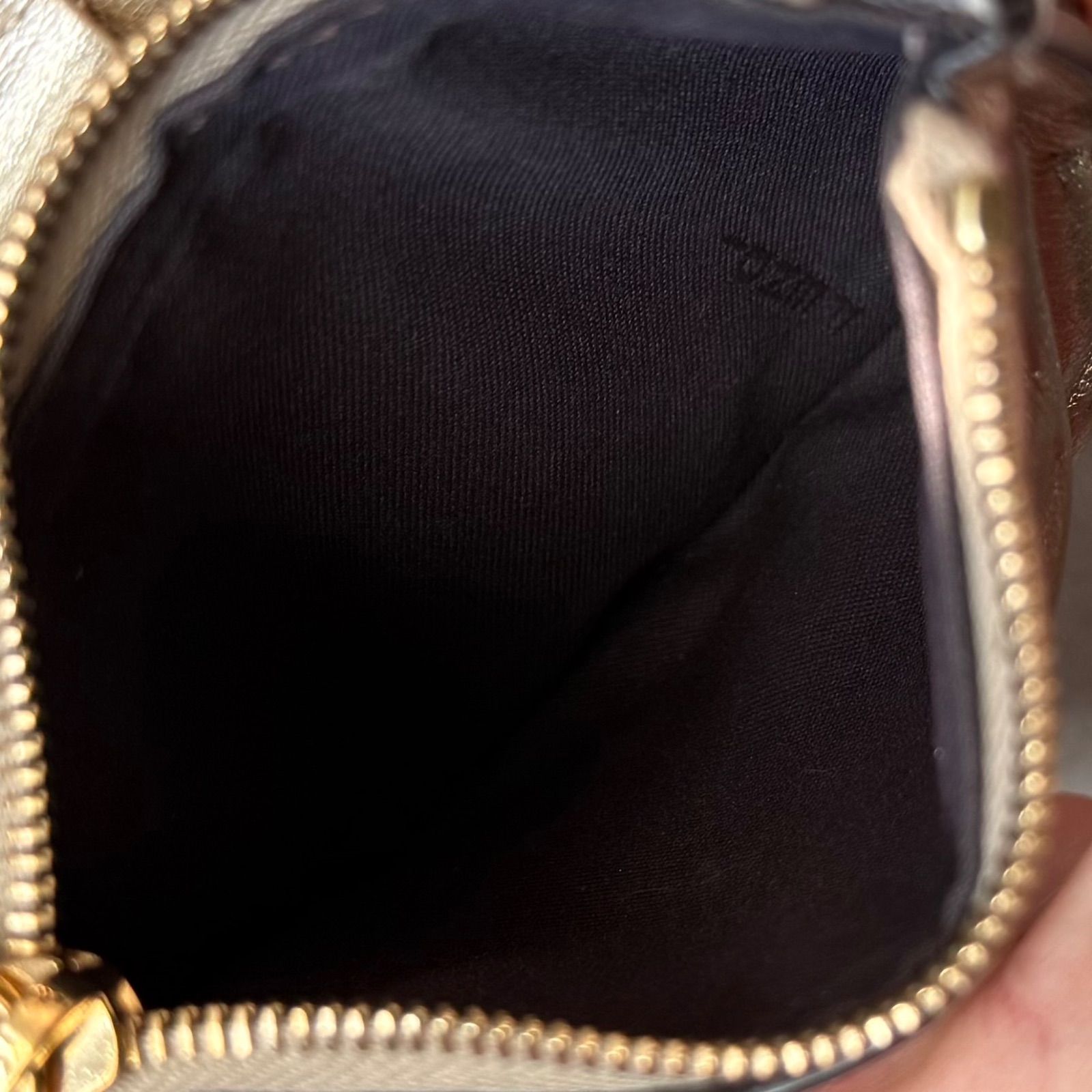 FENDI フェンディー 二つ折り財布 バケット コンパクトジップ