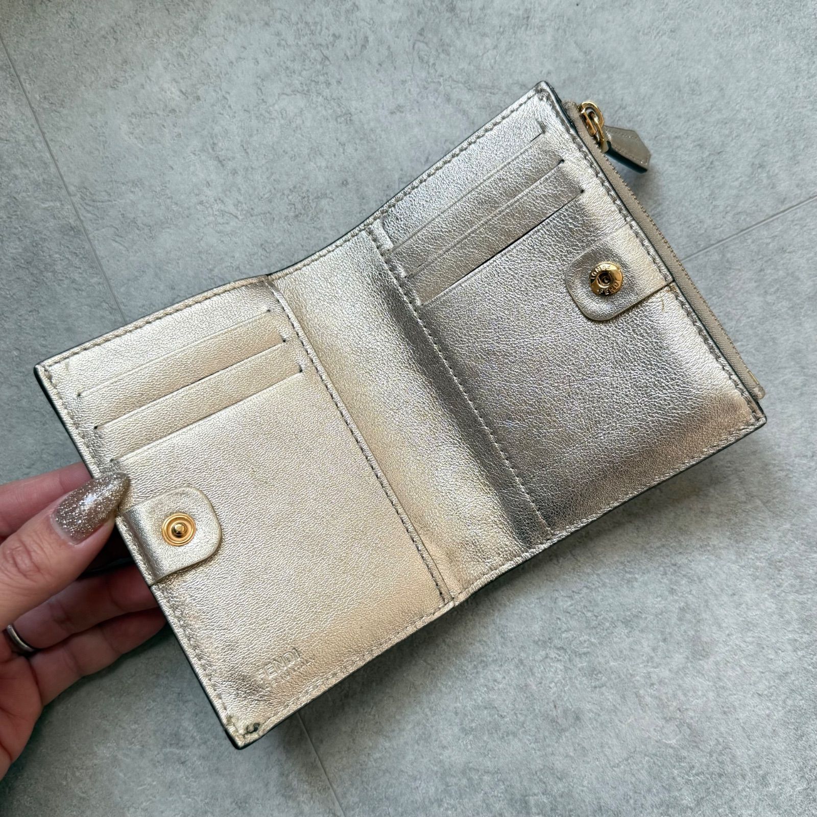 FENDI フェンディー 二つ折り財布 バケット コンパクトジップ