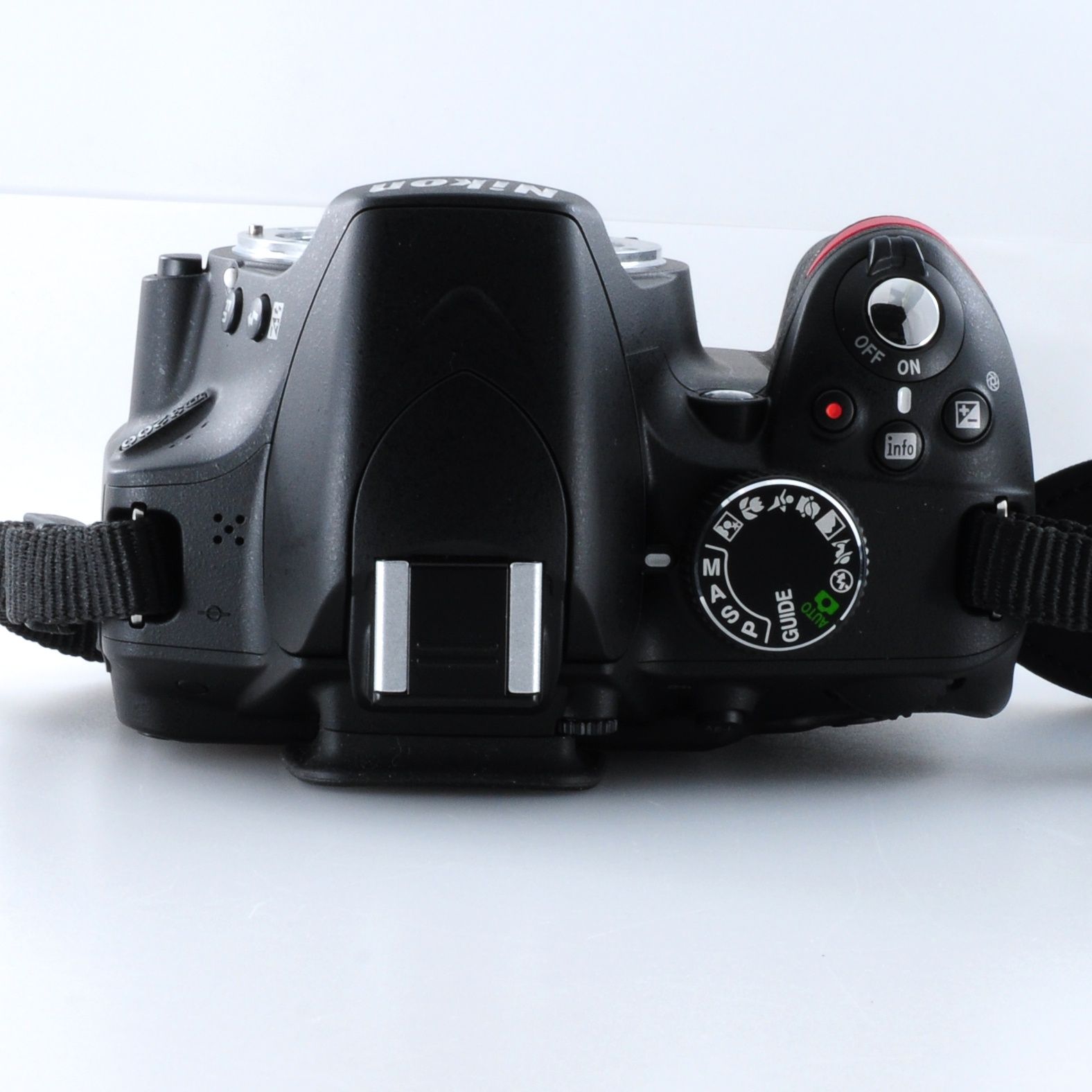 フラッシュだけ使えないんだなも【ニコン】Nikon D3200 デジタル一眼