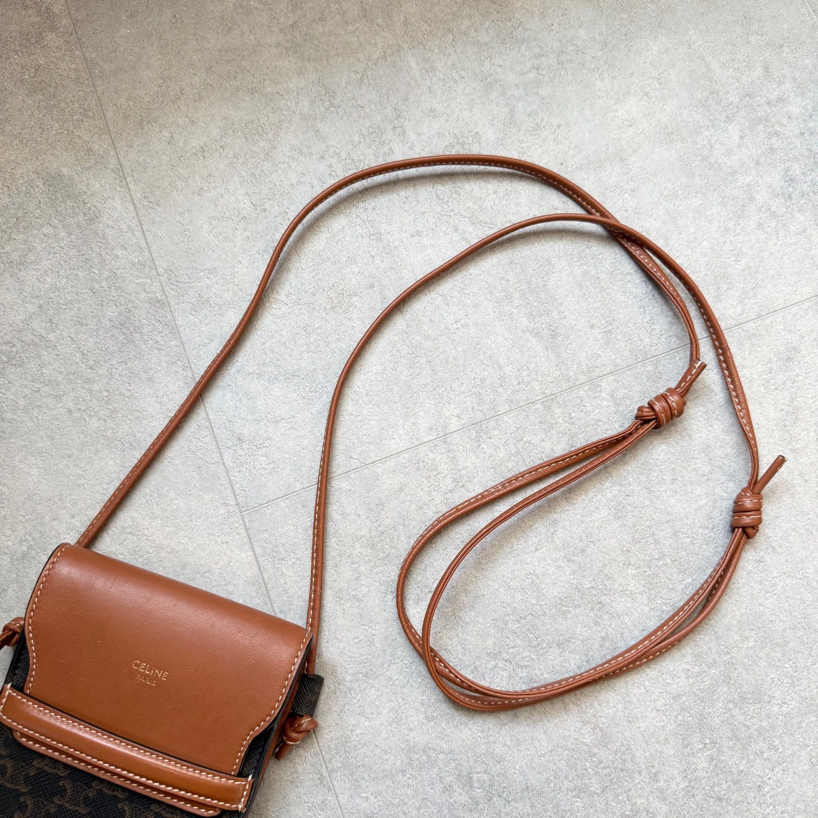 美品 CELINE セリーヌ トリオンフ スマホショルダー 斜めがけ iPhone 