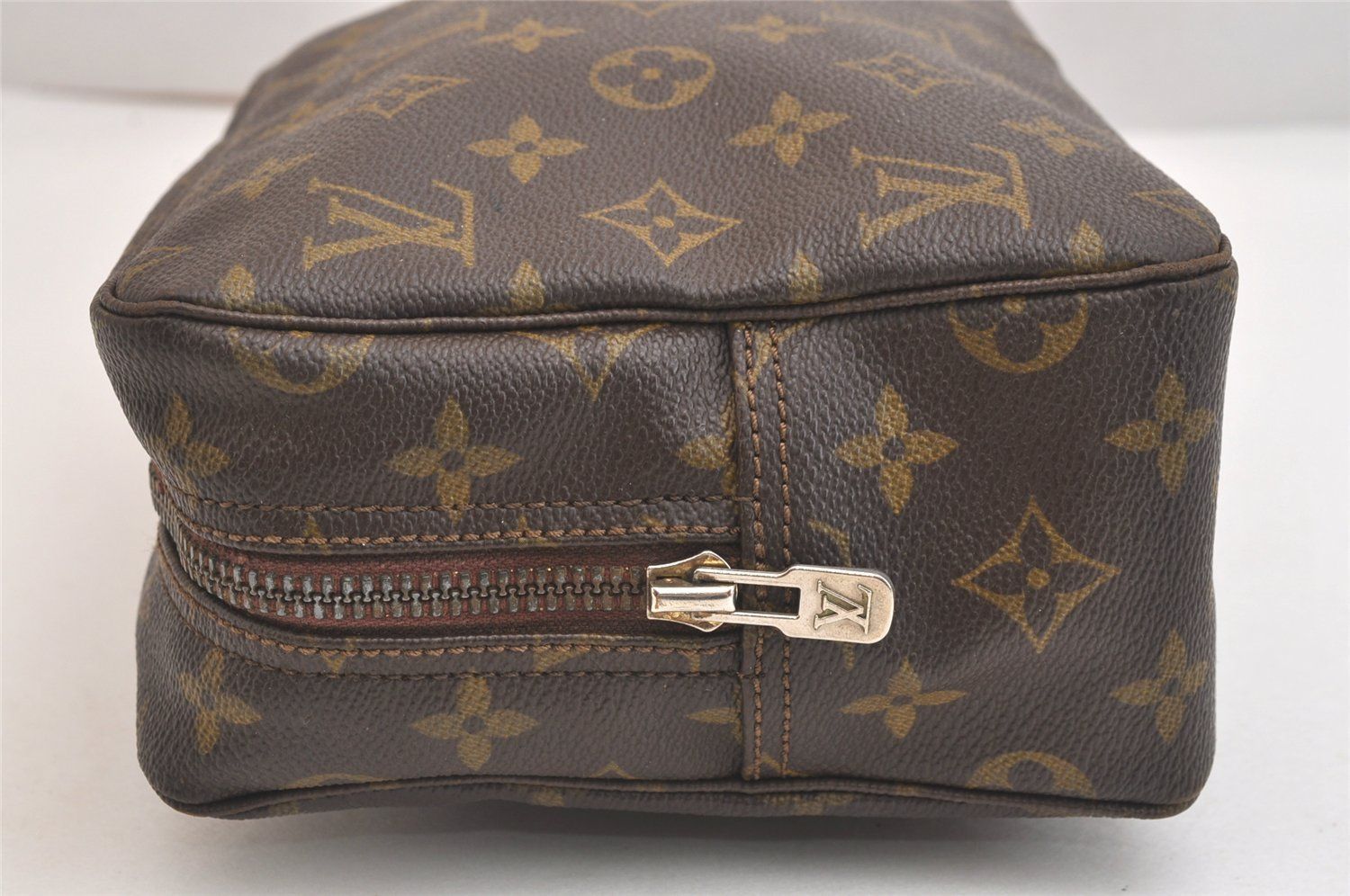 LOUIS VUITTON ルイヴィトン モノグラム トゥルース トワレット 28