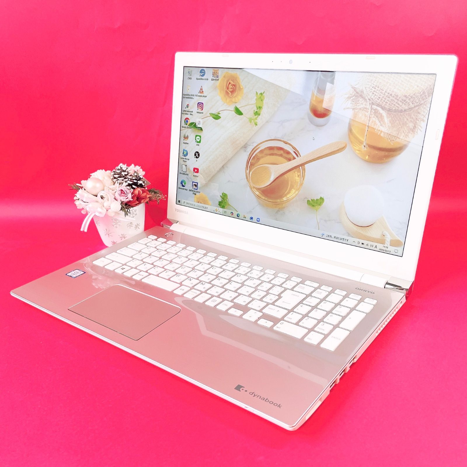 ブルーレイ見れる❣️大容量1TB✨️ゴールド薄型ノートパソコン✨️カメラ 初期設定済み ノートPC ブルーレイ見れる❣️初期設定済みですぐ使える✨️人気No.1