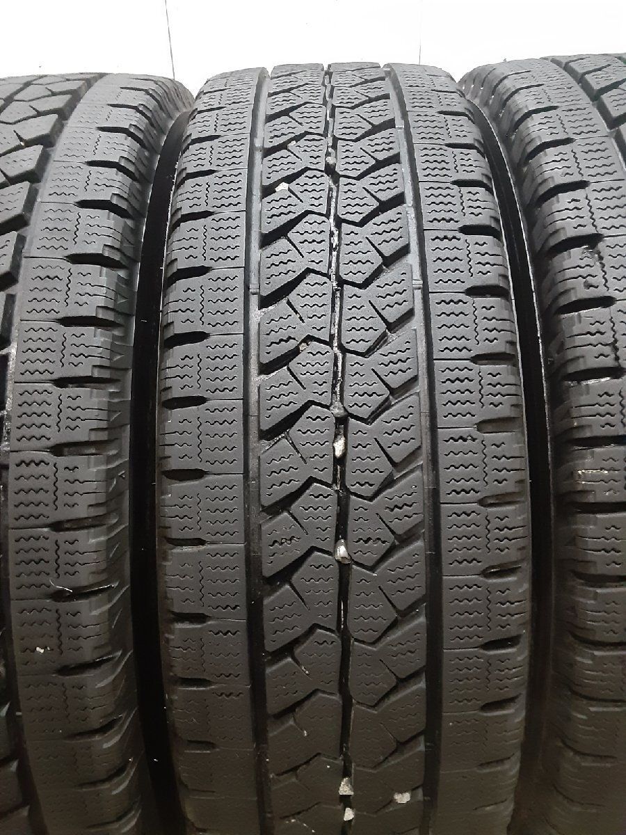 BS BRIDGESTONE BLIZZAK W979 225/70R16 117/115L LT 16インチ ライトトラック用 スタッドレス 4本 23年製 キャンター等　(MTE079) クレジットカード QRコード決済可 BS BRIDGESTONE BLIZZAK W979 225/70R16 117/115L LT 16インチ ライト