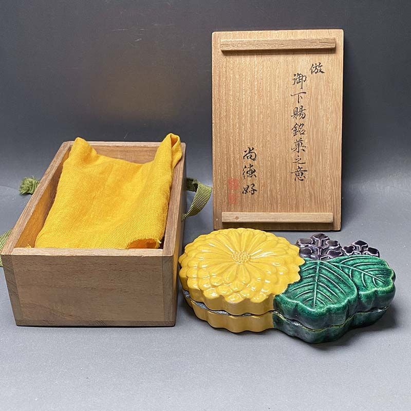 泉喜仙大樋松雲窯菊桐文香合指物師新保喜斎氏作箱倣御下賜銘菓之意尚徳