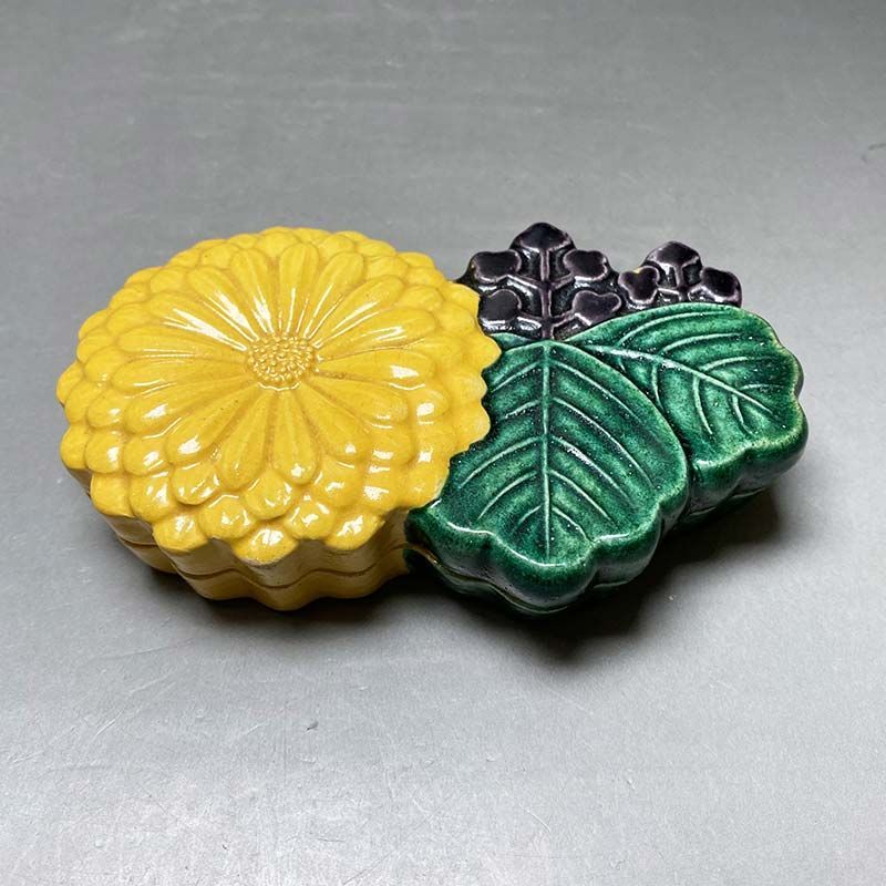 泉喜仙大樋松雲窯菊桐文香合指物師新保喜斎氏作箱倣御下賜銘菓之意尚徳