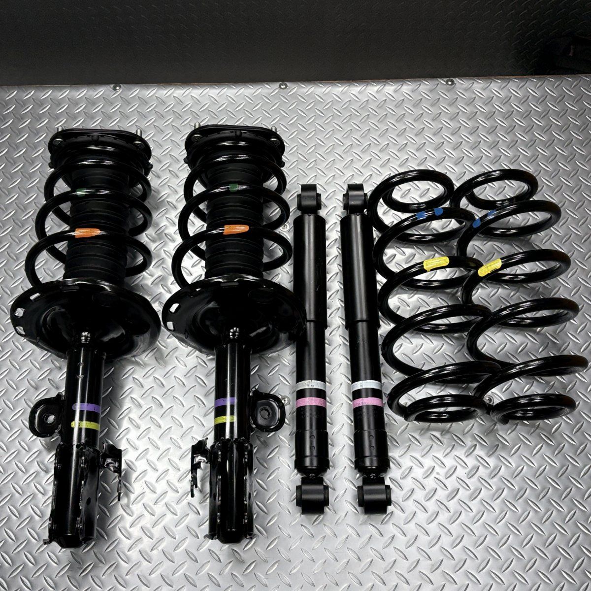 送料無料【美品】30系 アルファード/ヴェルファイア 純正サスキット