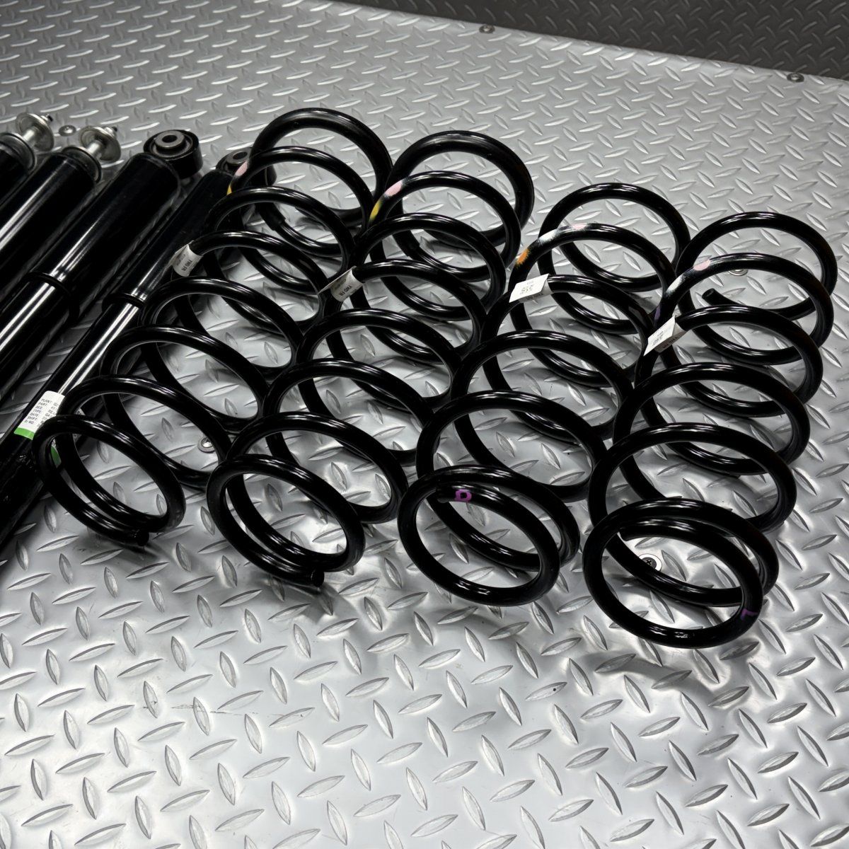 送料無料JC74W ジムニー ノマド 純正 サスキット 品番41600M80T00
