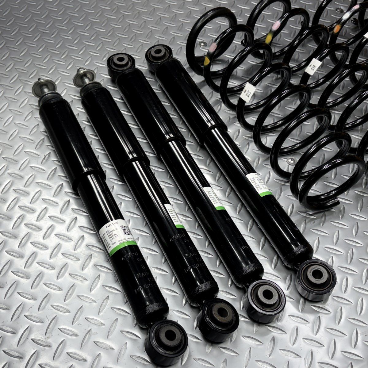 送料無料JC74W ジムニー ノマド 純正 サスキット 品番41600M80T00
