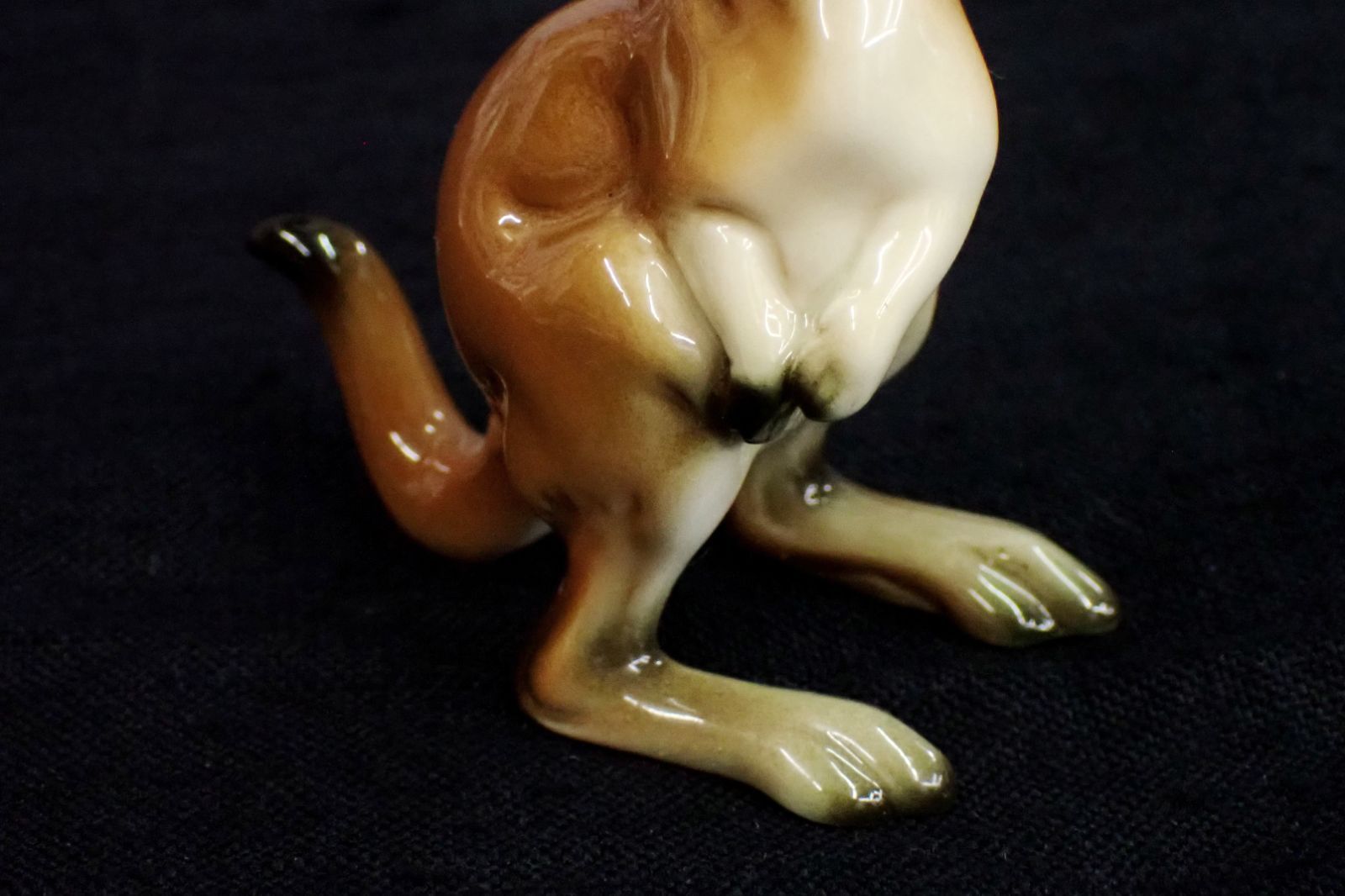 △美品 HUTSCHENREUTHER フッチェンロイター カンガルー 置物△陶器製