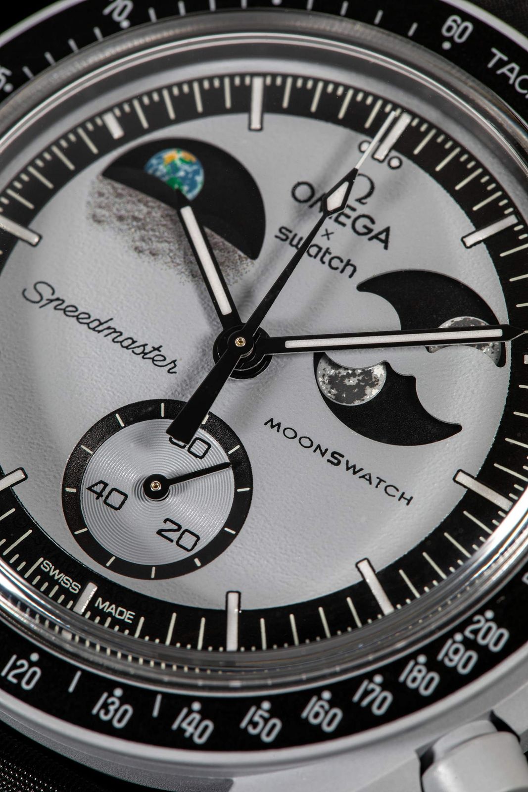  オメガ 時計 スピードマスター ムーン SO33M700 グレー文字盤 クォーツ OMEGA スウォッチ コレクション ミッション to アースフェイズ リピーター多 自動巻き時計 腕時計(アナログ)