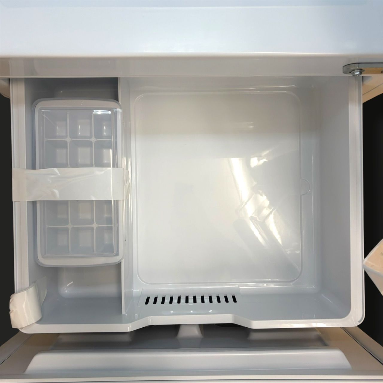 2025年製/動作確認済】Hisenseハイセンス冷凍冷蔵庫HR-D140KW 135L(冷 