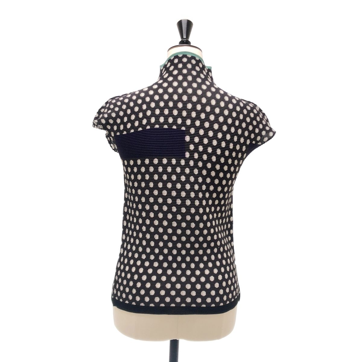 ISSEY MIYAKE レディース トップス ハイネック 総柄 【公式通販】