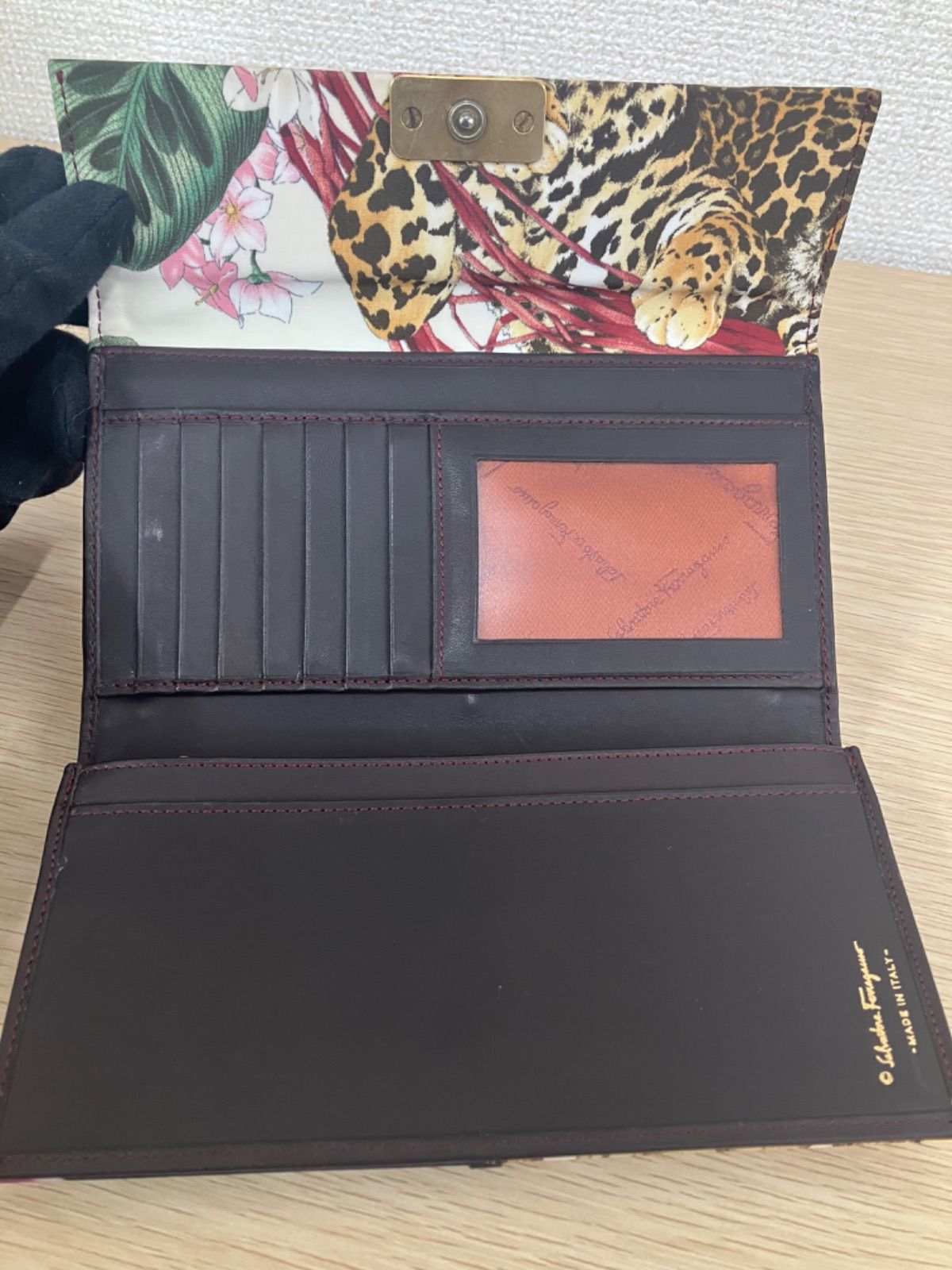 3 サルヴァトーレ・フェラガモ Salvatore Ferragamo アニマル柄 長財布 