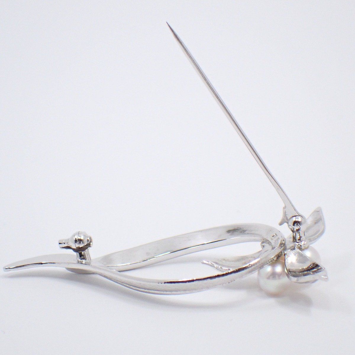 MIKIMOTO ミキモト リーフモチーフ ブローチ シルバー/パール3粒【い