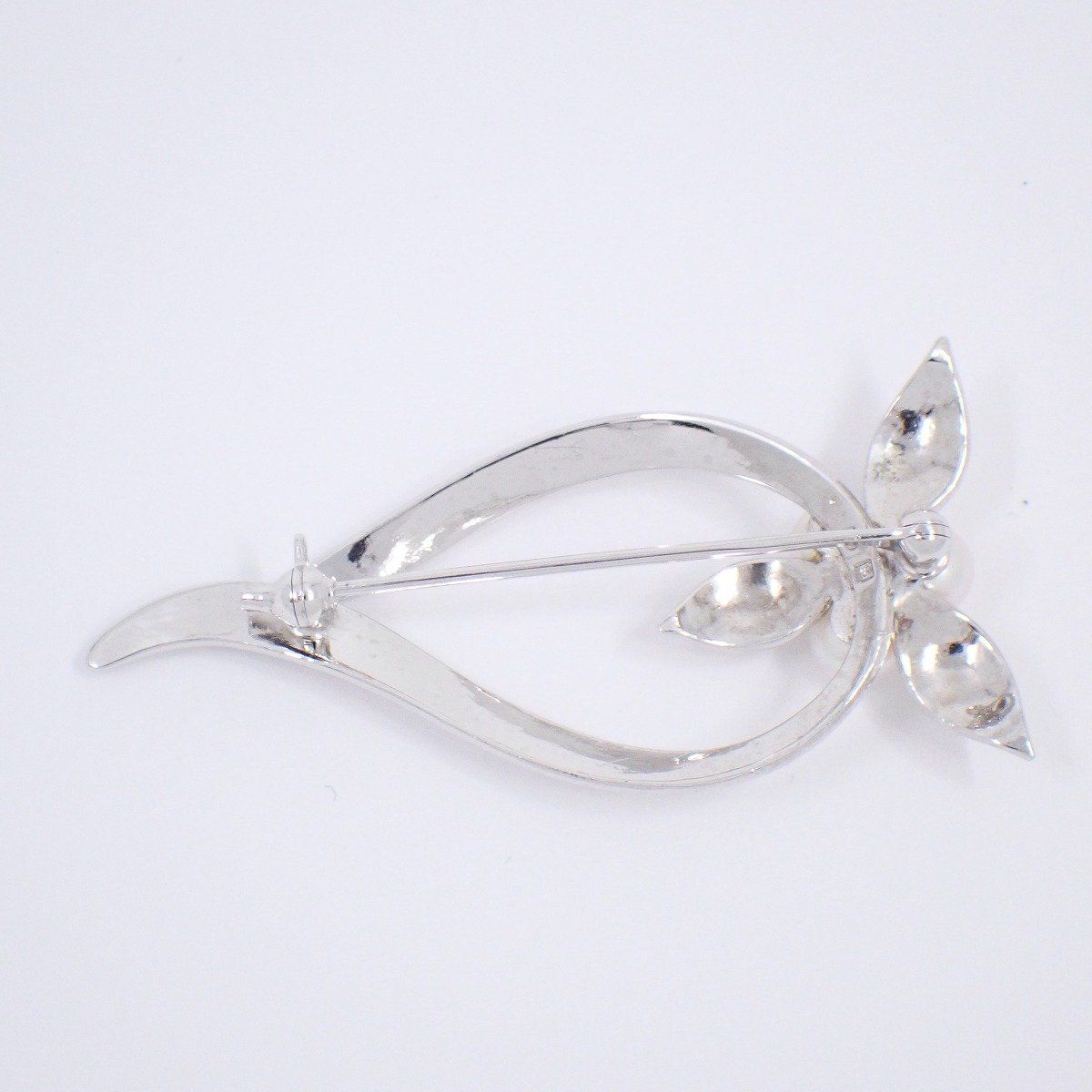 MIKIMOTO ミキモト リーフモチーフ ブローチ シルバー/パール3粒【い