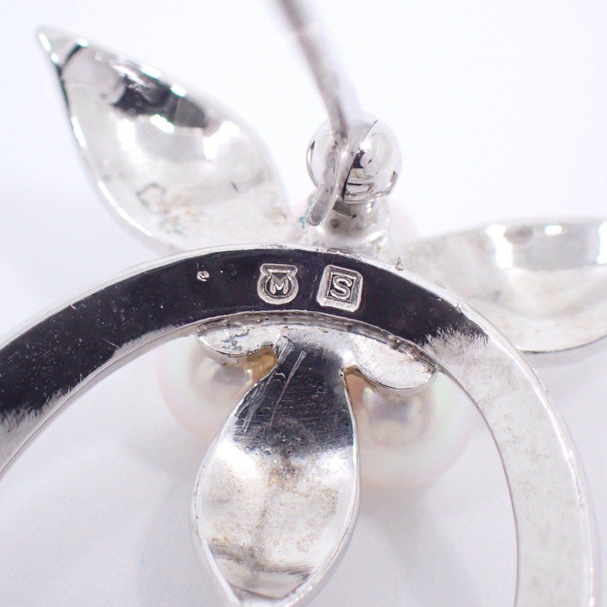 MIKIMOTO ミキモト リーフモチーフ ブローチ シルバー/パール3粒【い