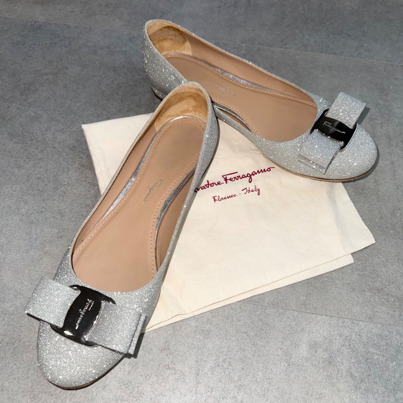美品 SalvatoreFerragamo サルヴァトーレフェラガモ ヴァラリボン ラメ