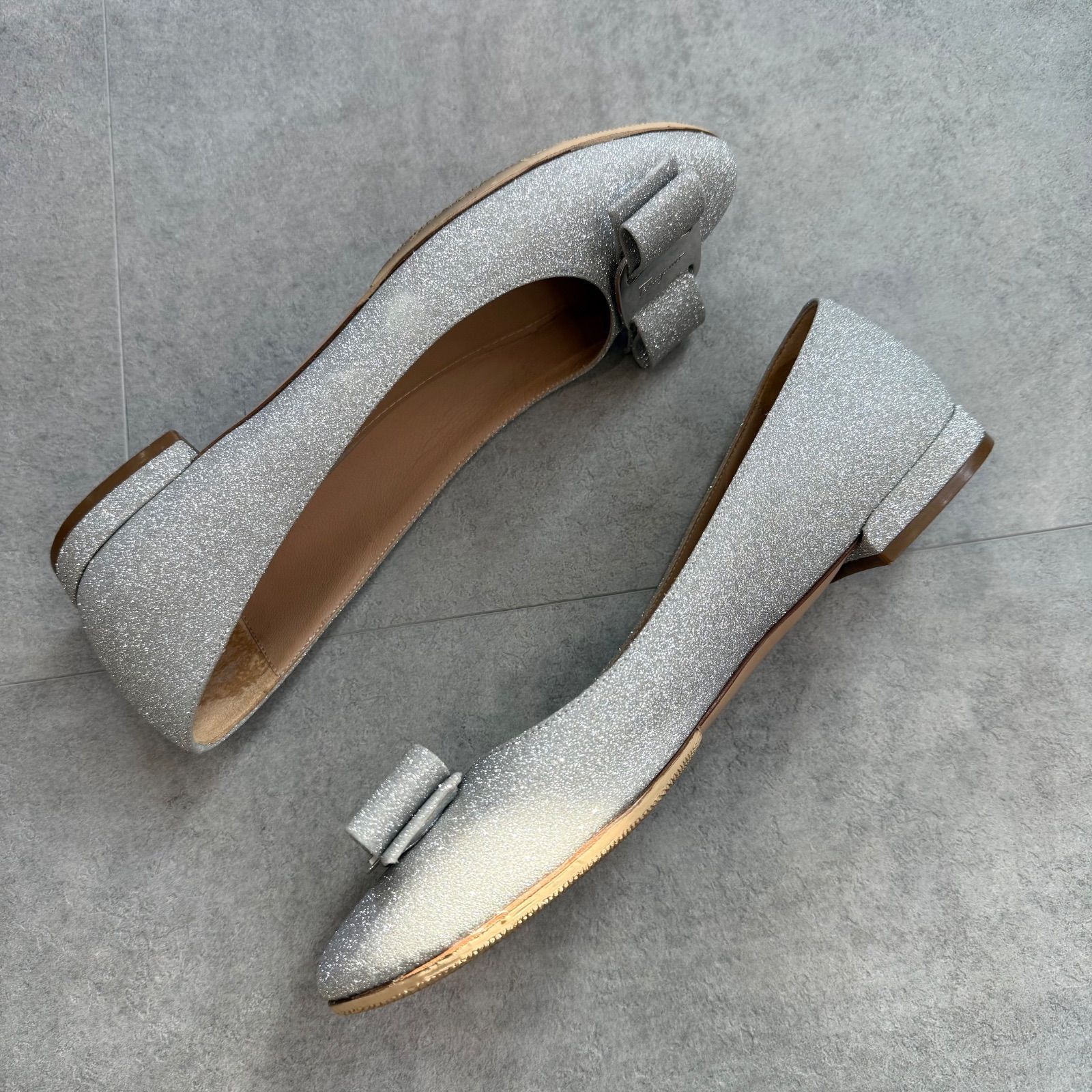 美品 SalvatoreFerragamo サルヴァトーレフェラガモ ヴァラリボン ラメ