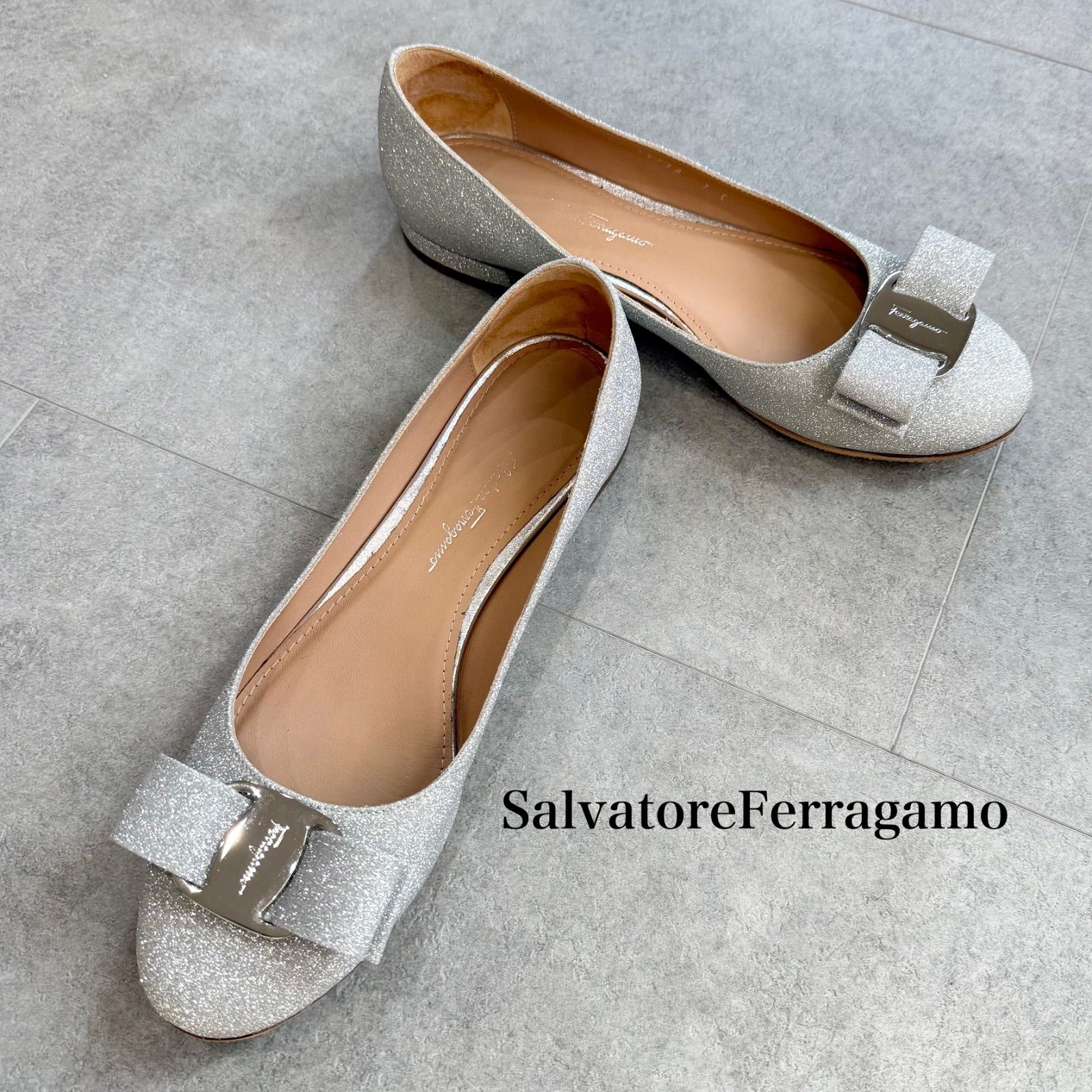 美品 SalvatoreFerragamo サルヴァトーレフェラガモ ヴァラリボン ラメ