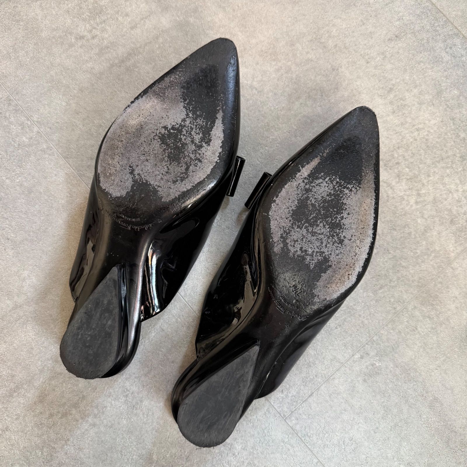 SalvatoreFerragamo サルヴァトーレフェラガモ VIVA ヴァラリボン 