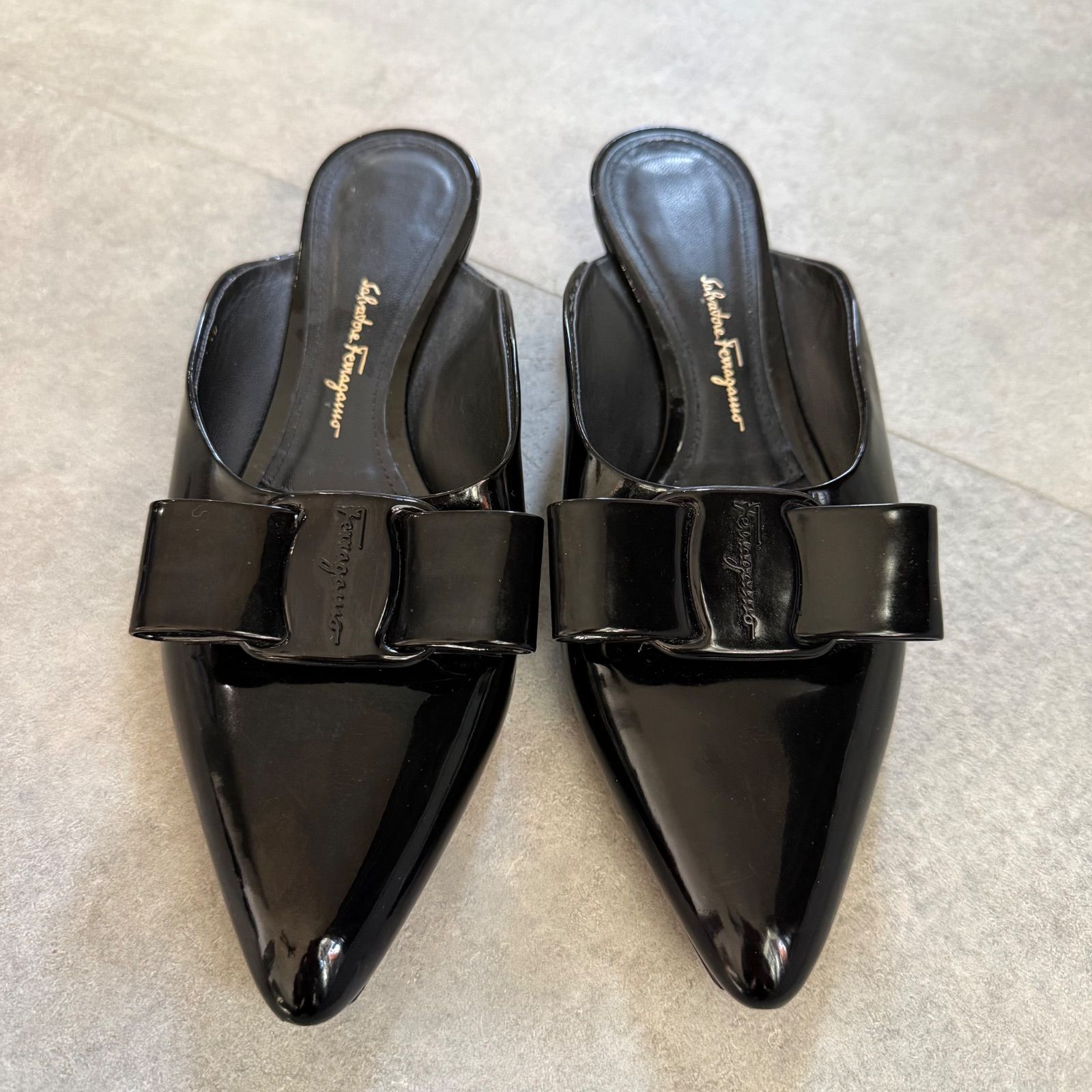 SalvatoreFerragamo サルヴァトーレフェラガモ VIVA ヴァラリボン 