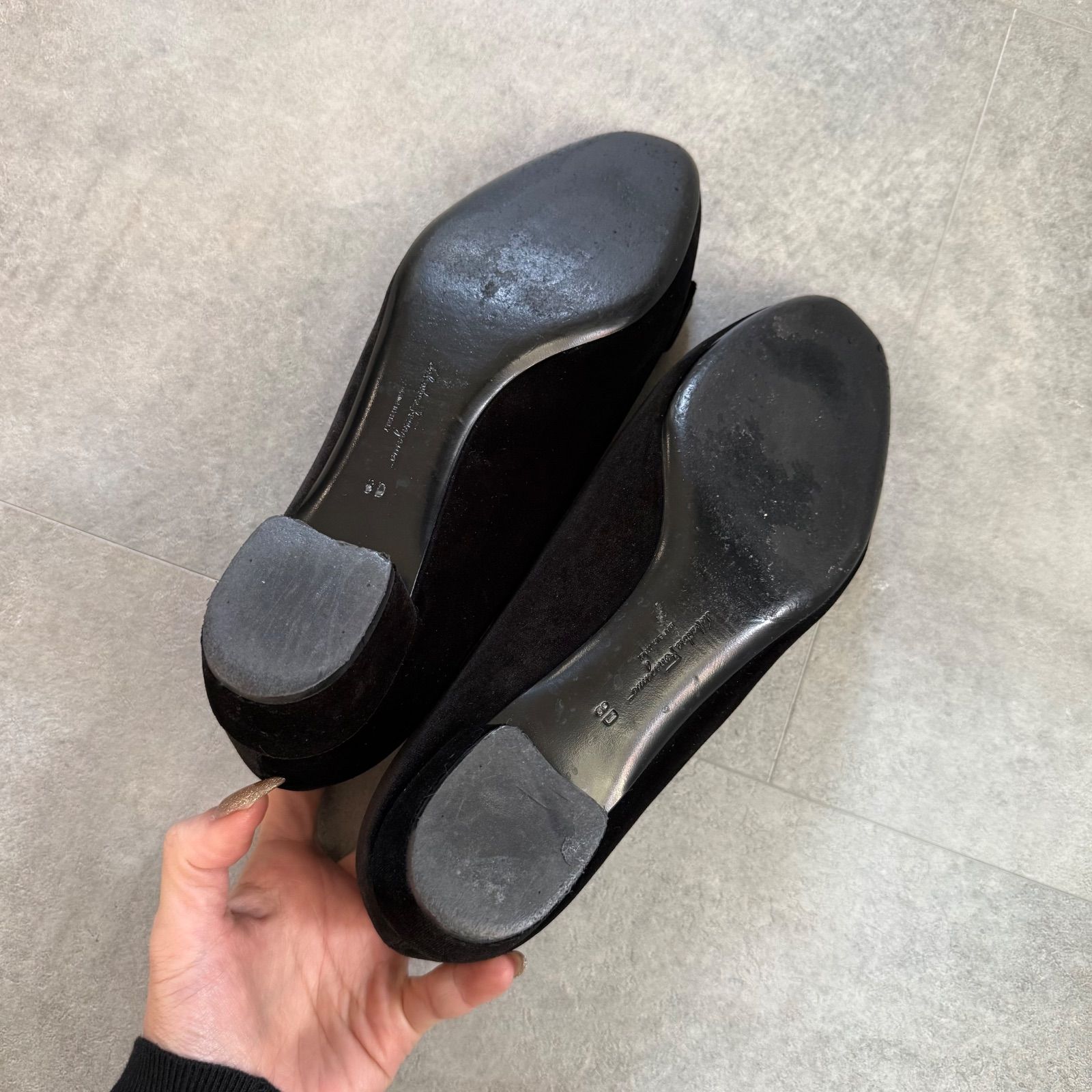 美品 SalvatoreFerragamo サルヴァトーレフェラガモ ベロア ヴァラ