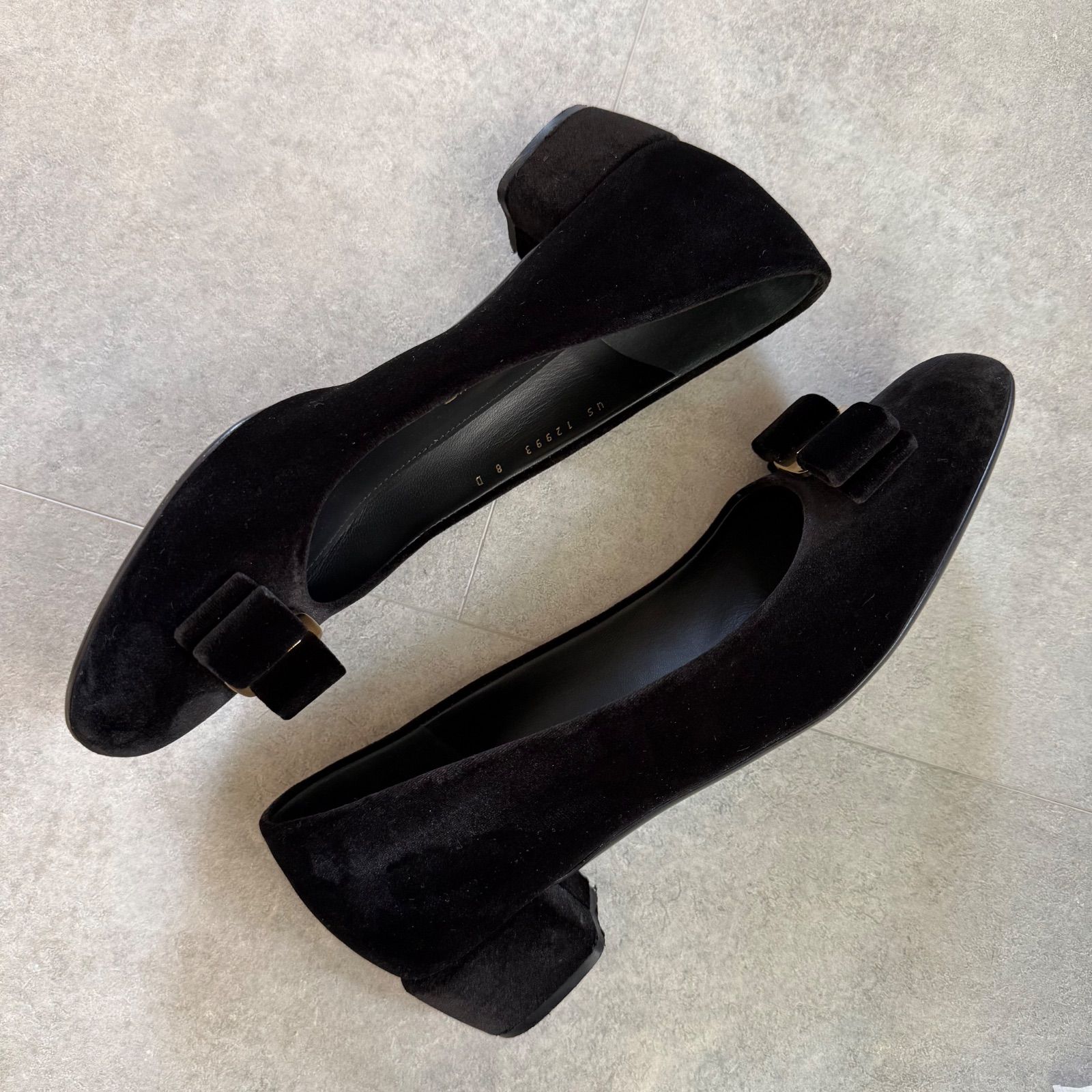 美品 SalvatoreFerragamo サルヴァトーレフェラガモ ベロア ヴァラ