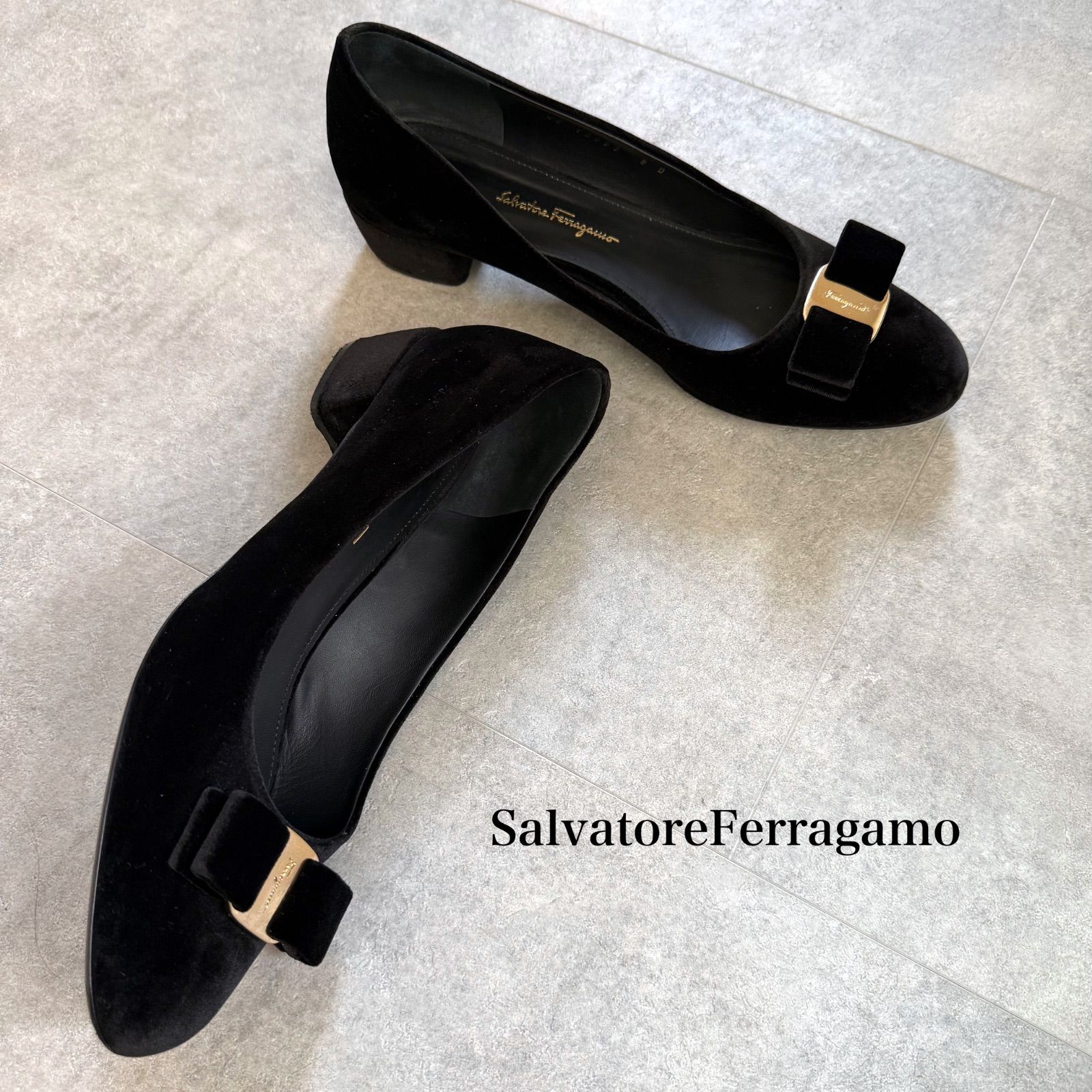 美品 SalvatoreFerragamo サルヴァトーレフェラガモ ベロア ヴァラ