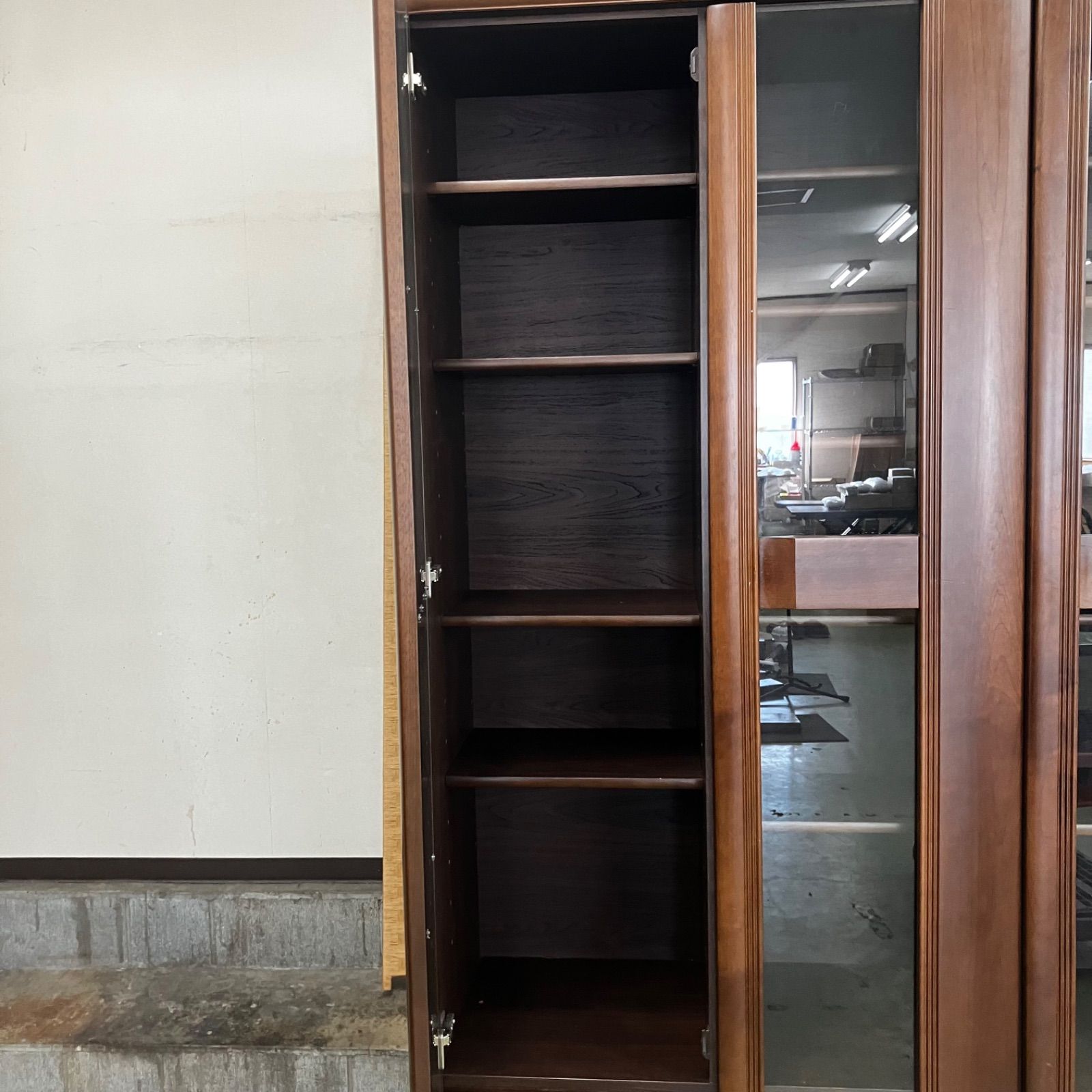 ○【値下げ交渉可能】勝山家具 引き戸本棚 コレクションボード 書棚 