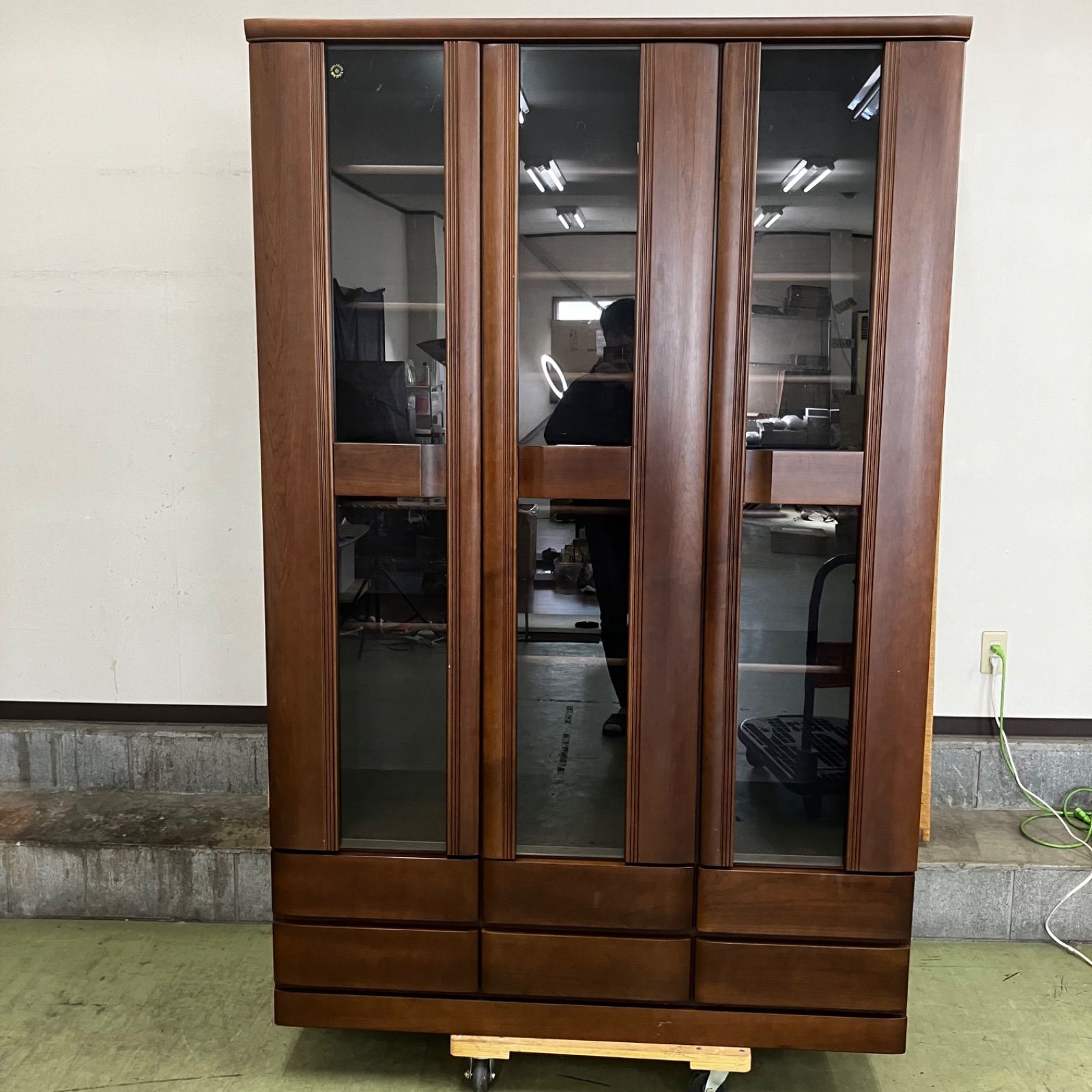 ○【値下げ交渉可能】勝山家具 引き戸本棚 コレクションボード 書棚 