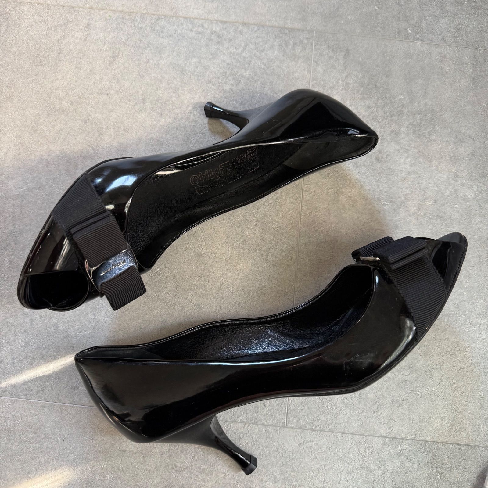 SalvatoreFerragamo フェラガモ ヴァラリボン オープントゥーパンプス 