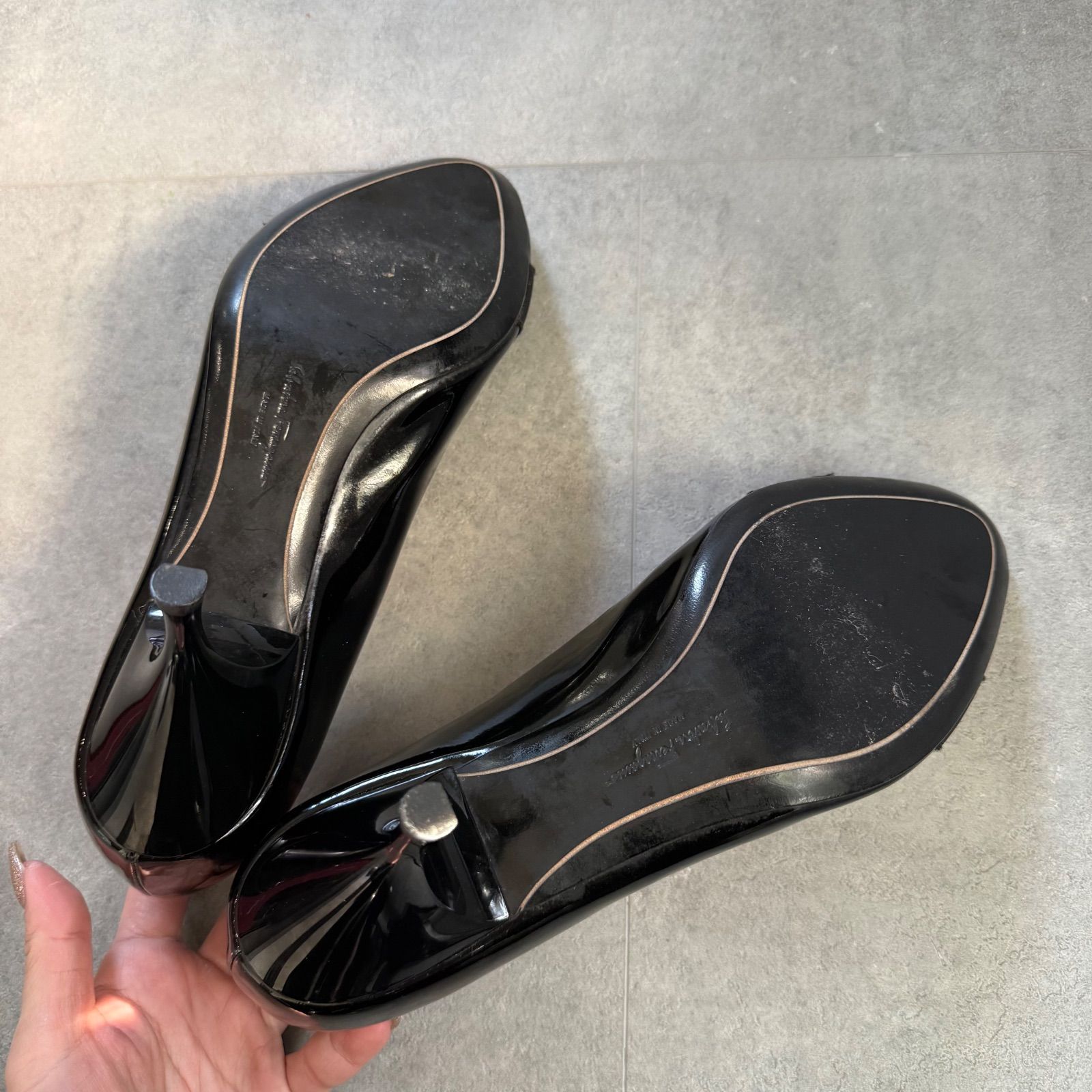SalvatoreFerragamo フェラガモ ヴァラリボン オープントゥーパンプス 