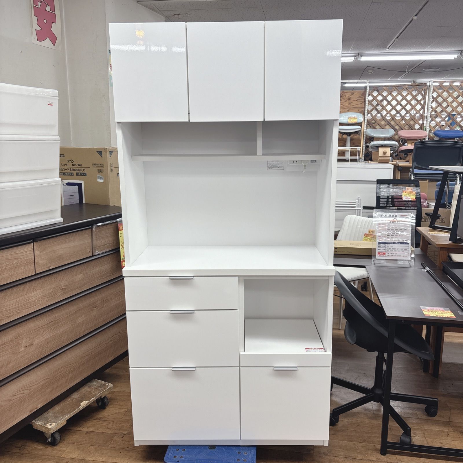I625 ? 名古屋市近郊配送設置無料！ NITORI キッチンボード 食器棚 