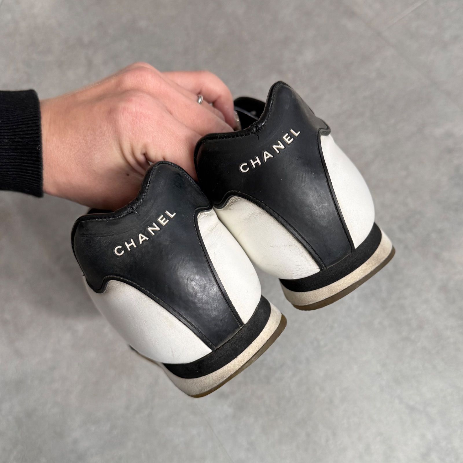 CHANEL シャネル レザー ココマーク スニーカー 白 黒 ロゴ 36 