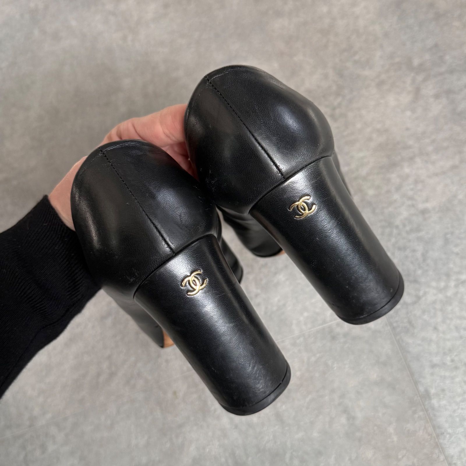 美品 CHANEL シャネル パンプス 23cm チェーンデザイン レザー 黒 CHANEL シャネル ココマーク チェーンパンプス レザー ブラック 黒 36C