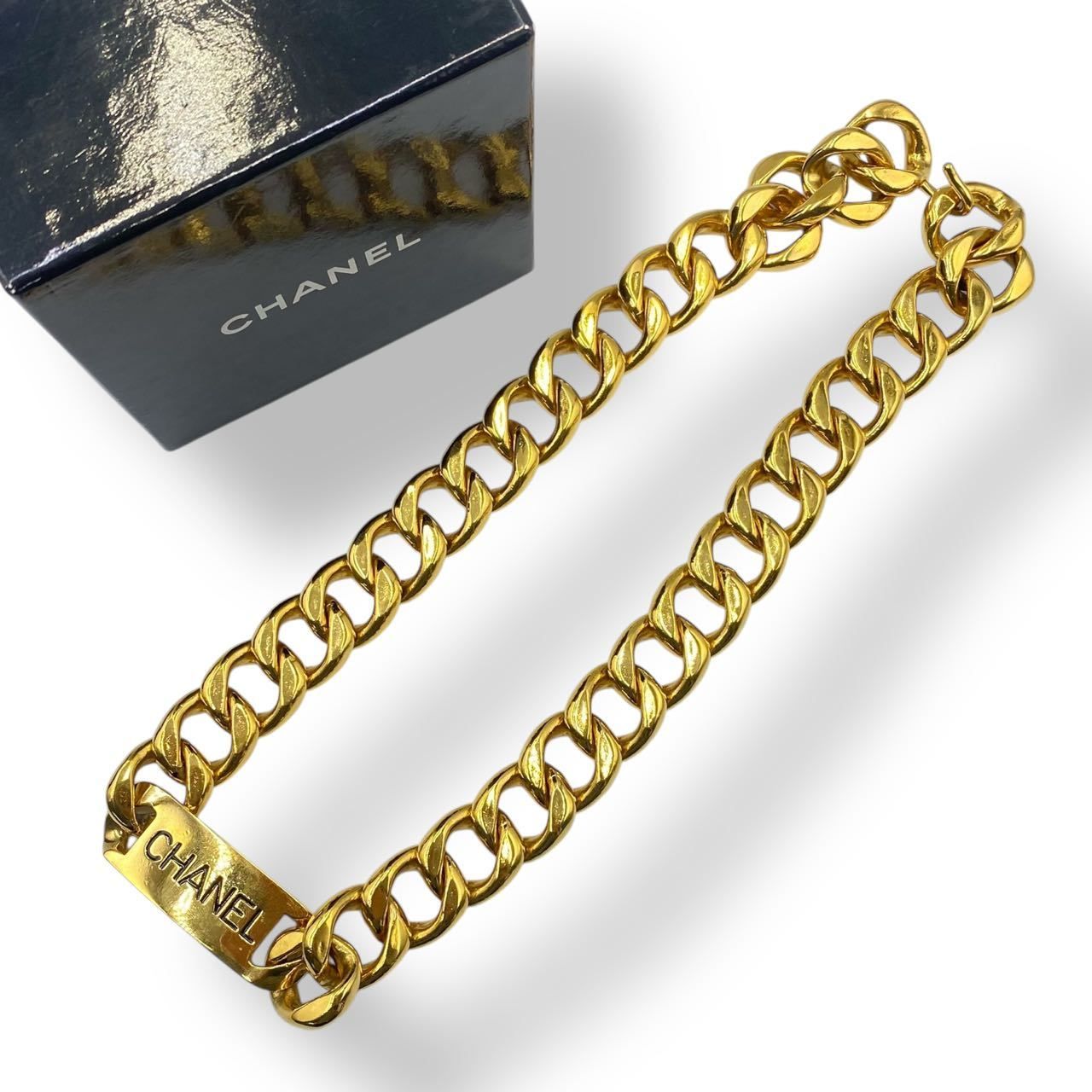 CHANEL シャネル チェーンベルト ロゴプレート ゴールド 箱付き - メルカリ