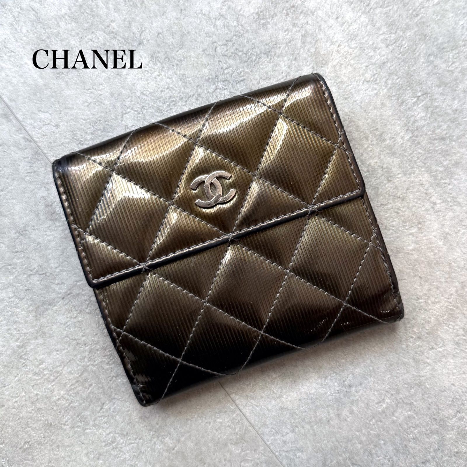CHANEL シャネル マトラッセ Wホック ココマーク パテントレザー CHANEL シャネル マトラッセ Wホック ココマーク パテントレザー