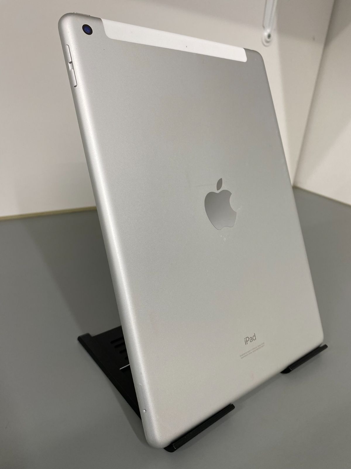 iPad 第7世代 32GB セルラー 液晶割れ - メルカリ