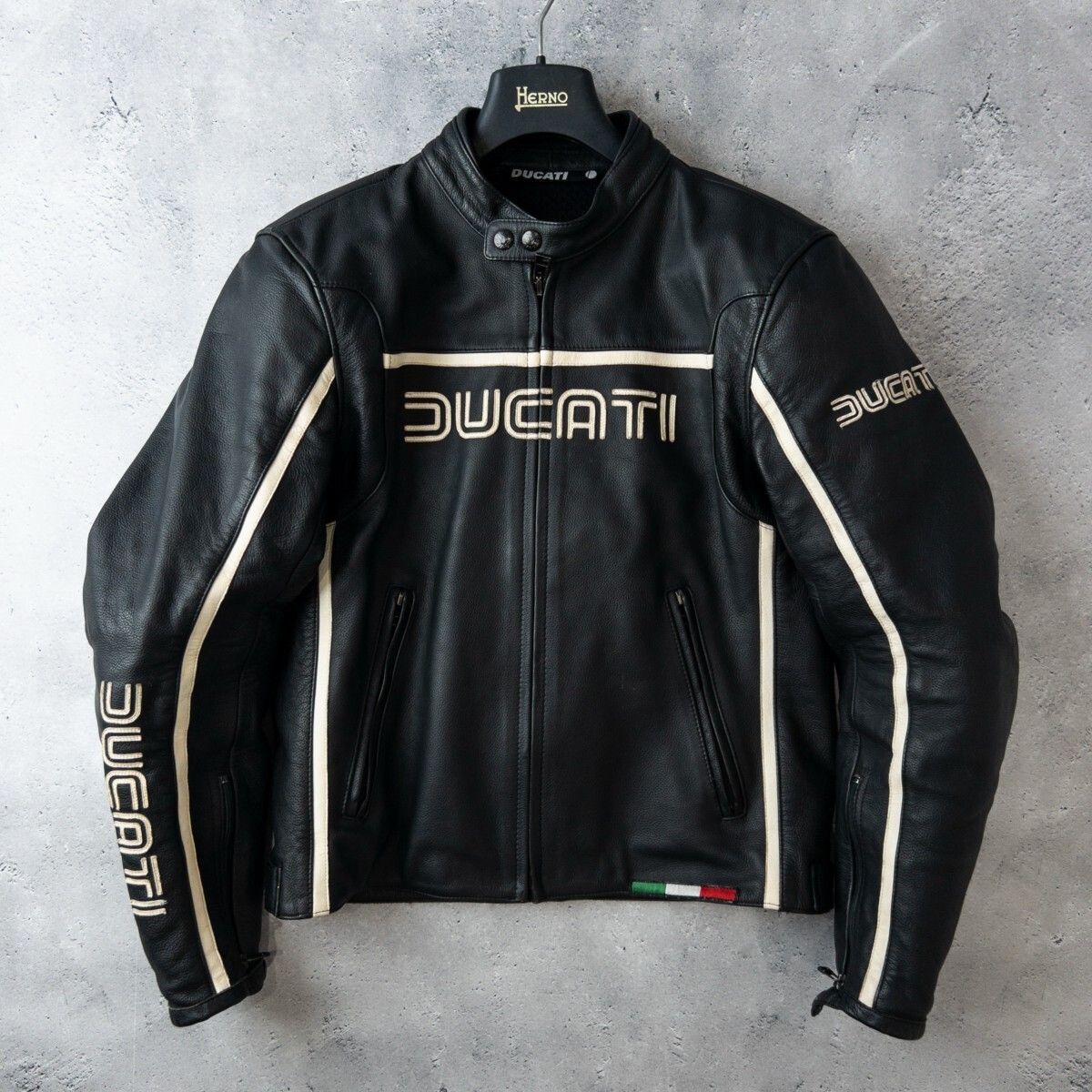 ドゥカティ　ダイネーゼ　レザー　ライダー　ジャケット　48 ドゥカティ ダイネーゼ レザー ライダー ジャケット 48 カテゴリー
