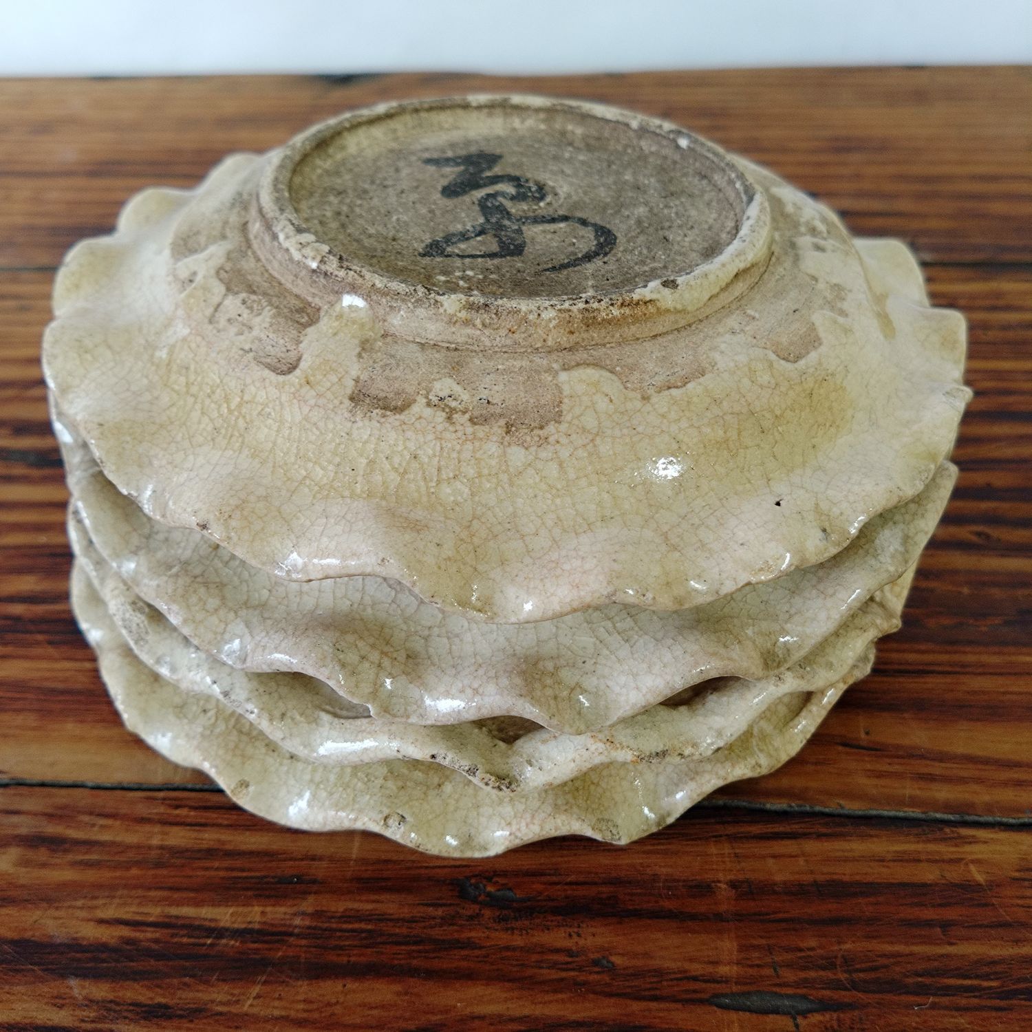 江戸中期 御深井焼（おふけやき）灰釉 輪花 ひだ皿 菊皿 4枚組 収納箱