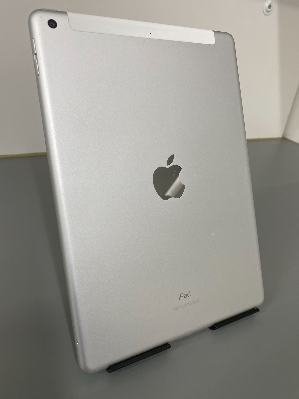 iPad 最安値 の 画面割れ画面全体がバキバキに割れてしまったiPad 