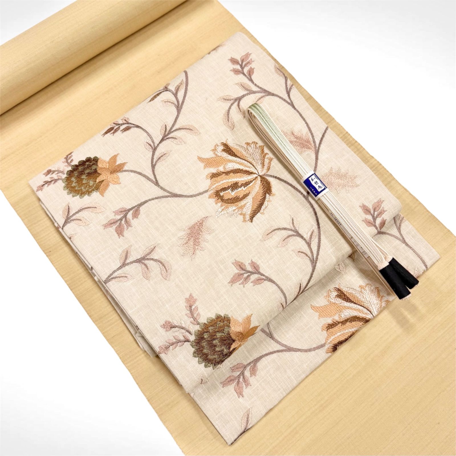 インド刺繍 名古屋帯 「凛」 花唐草 0468 - メルカリ
