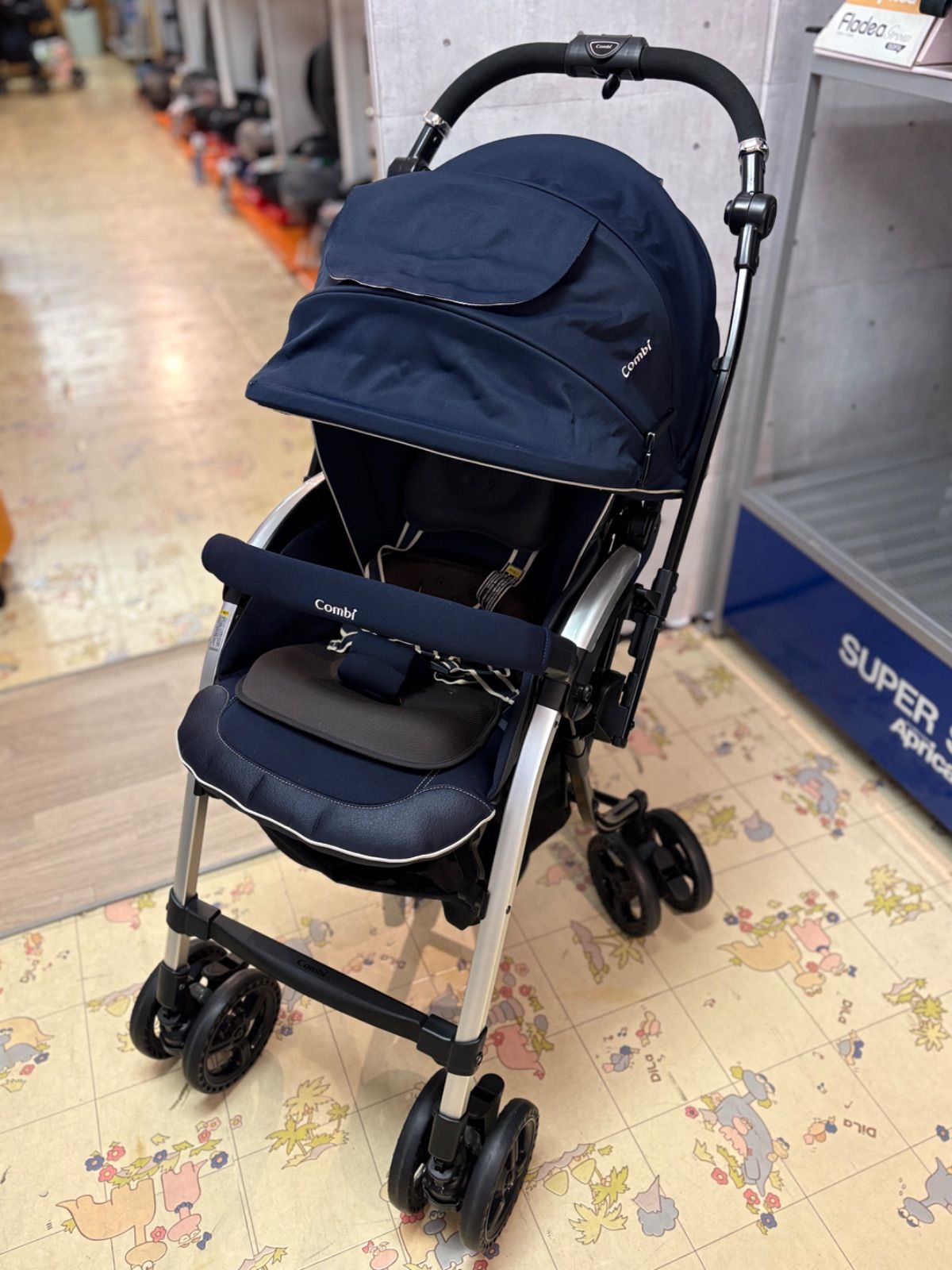 コンビ ディアクラッセ オート4キャス エッグショック FE-500 ムーンブルー 155373 高温スチーム洗浄 除菌完了品