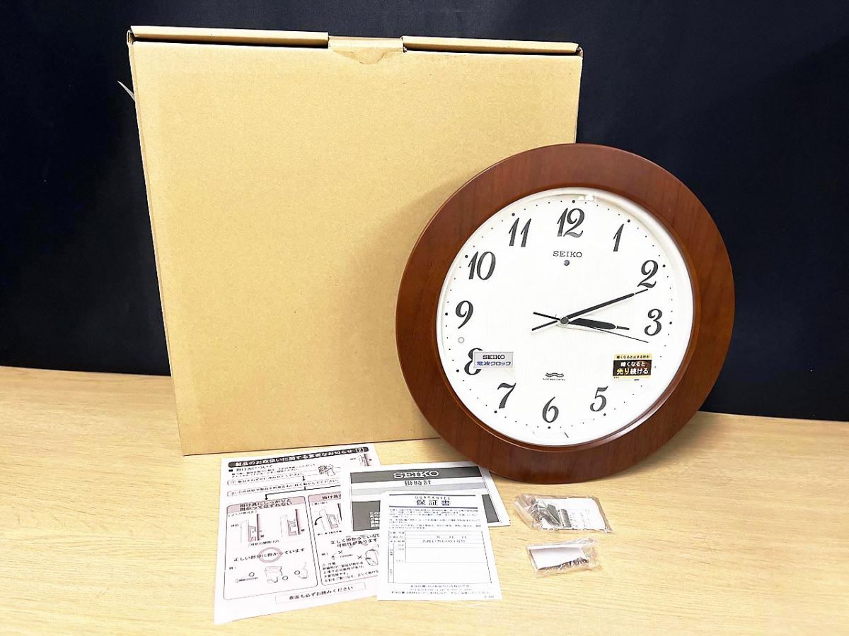 【美品】SEIKO セイコー 電波時計 木目フレーム 直径約31cm KX306A