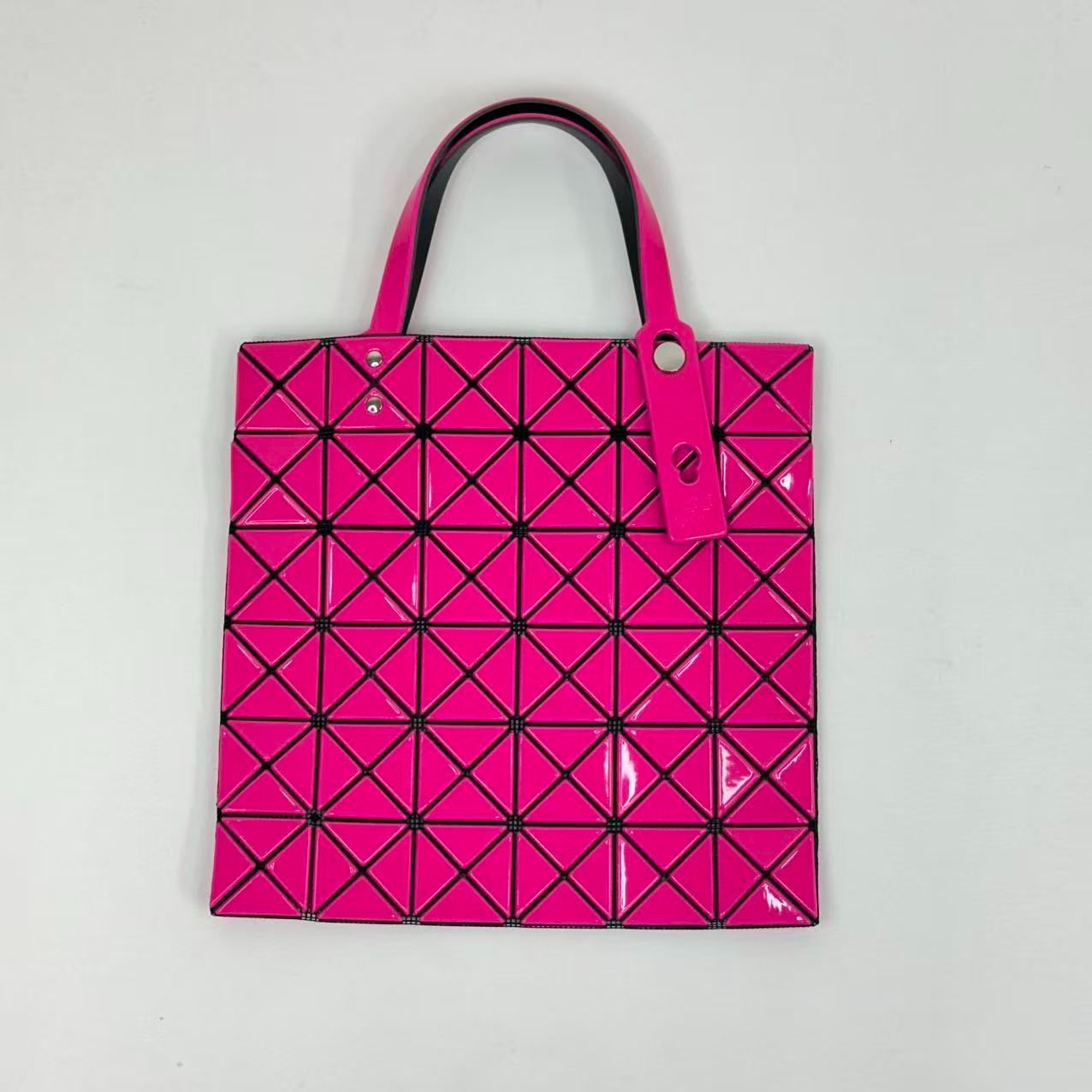 ISSEY MIYAKE イッセイミヤケ BAOBAO ピンク ハンドバッグ - メルカリ