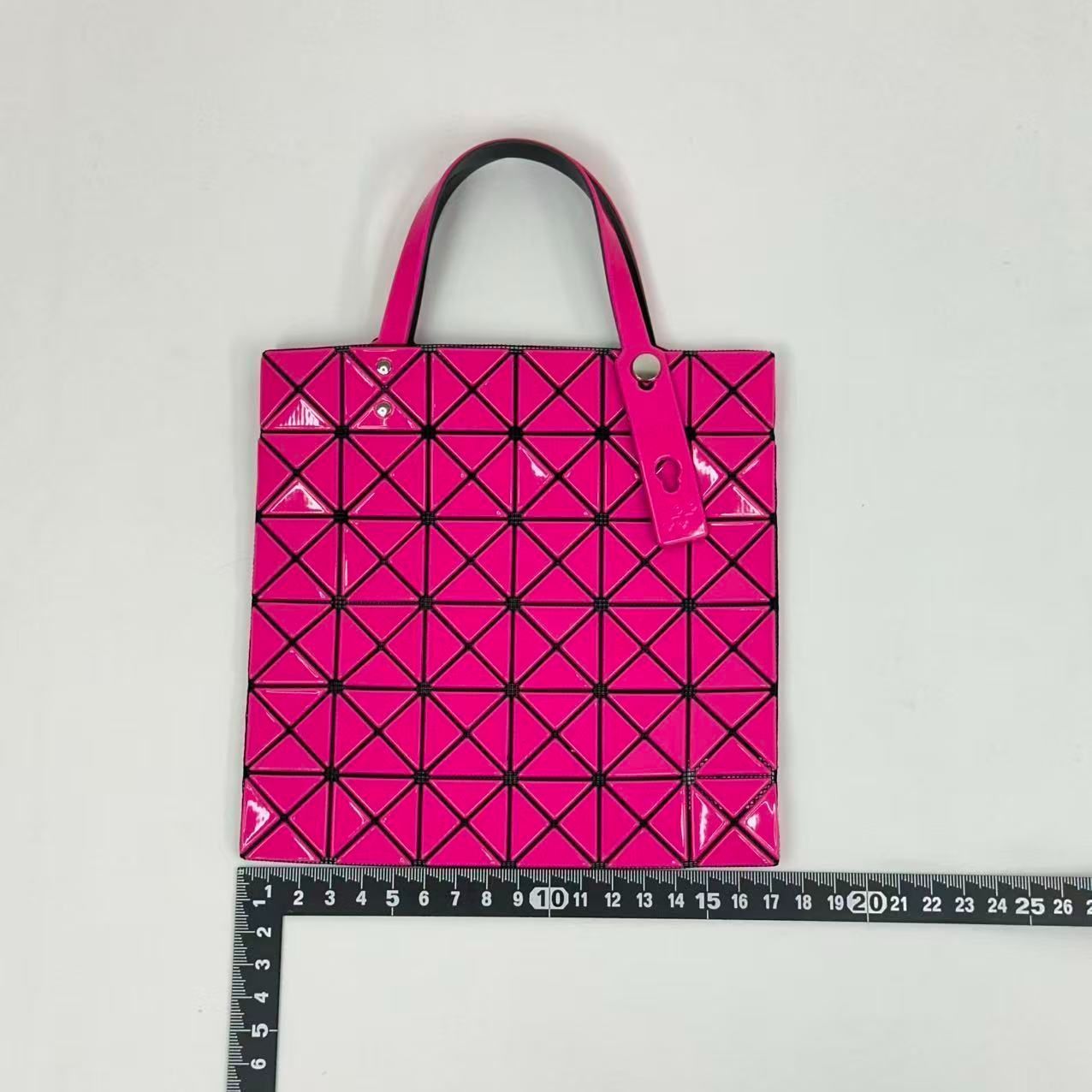 ISSEY MIYAKE イッセイミヤケ BAOBAO ピンク ハンドバッグ - メルカリ