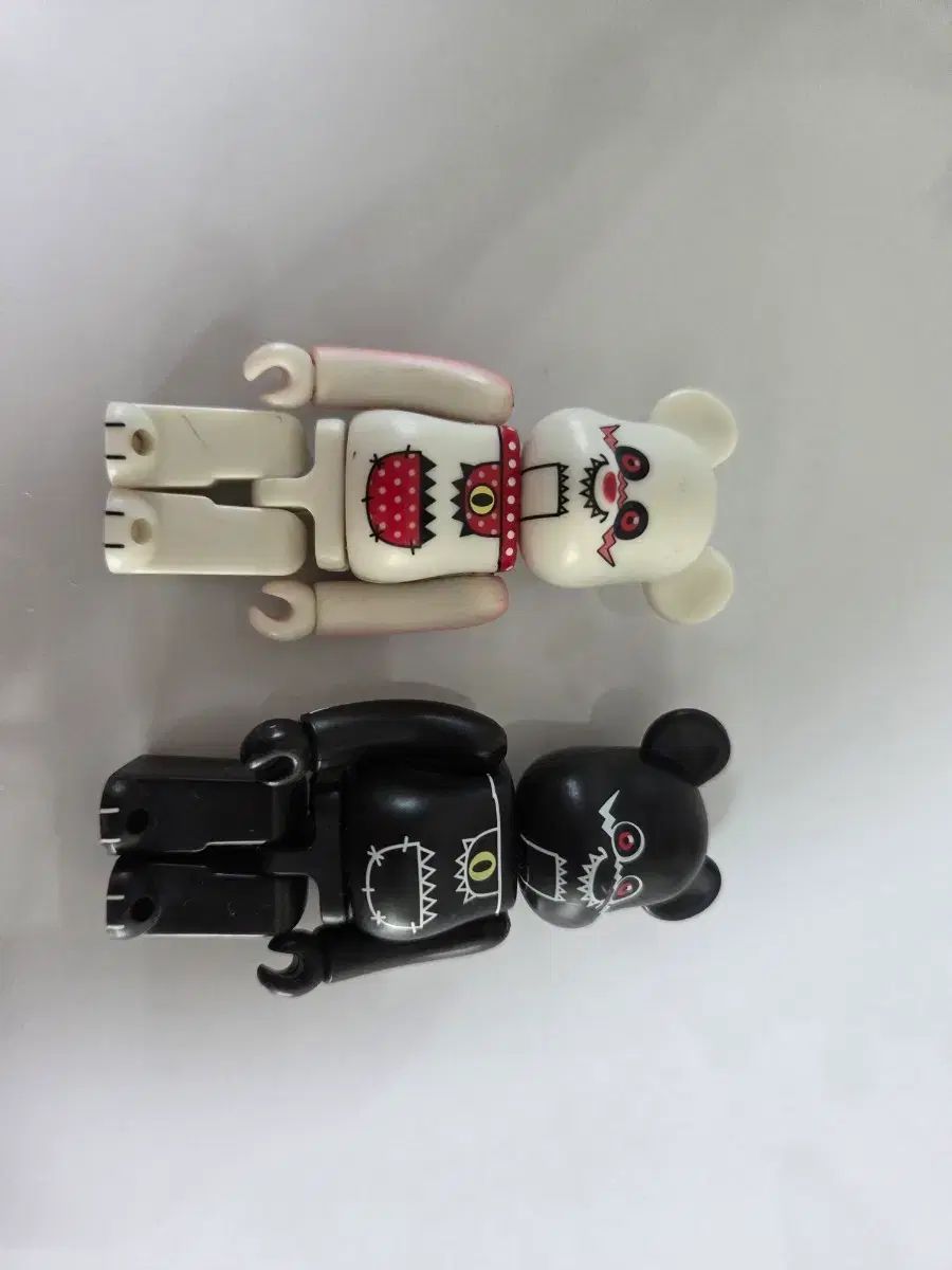 BE@RBRICK (ベアブリック) 100% t9g 黒 白 開封 セット ポップ 出品 