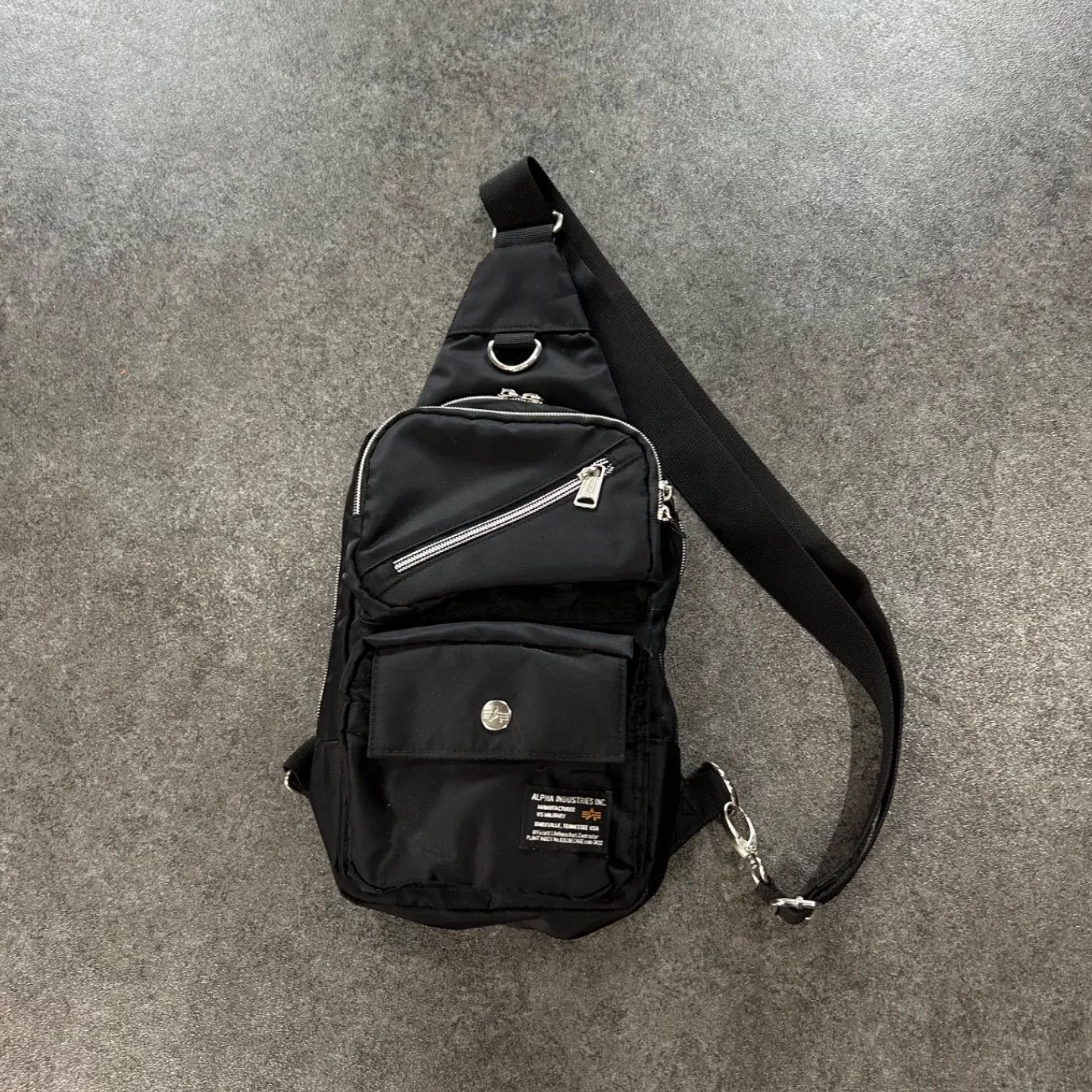 ALPHA INDUSTRIES アルファインダストーリーズ ボディバッグ 
