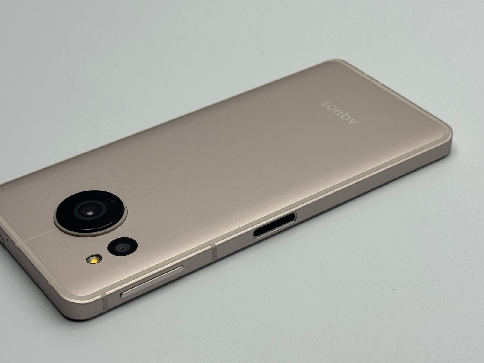 訳あり】AQUOS sense8 SHG11 ライトカッパー SIMフリー 白ロム - メルカリ